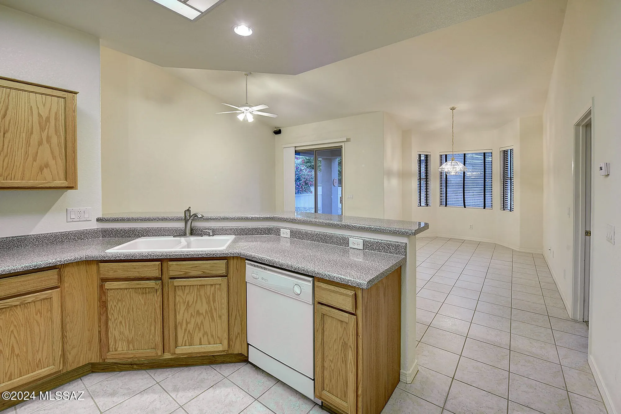 Property Slideshow image 12 of 26 | 13401 n rancho vistoso blvd 220, Oro Valley, AZ, 85755