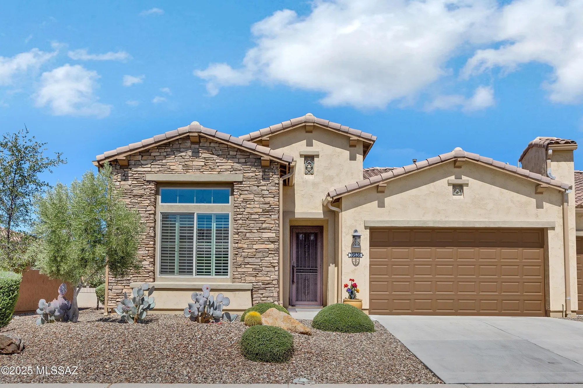 Property Slideshow image 1 of 49 | 39536 s summerwood dr, Tucson, AZ, 85739