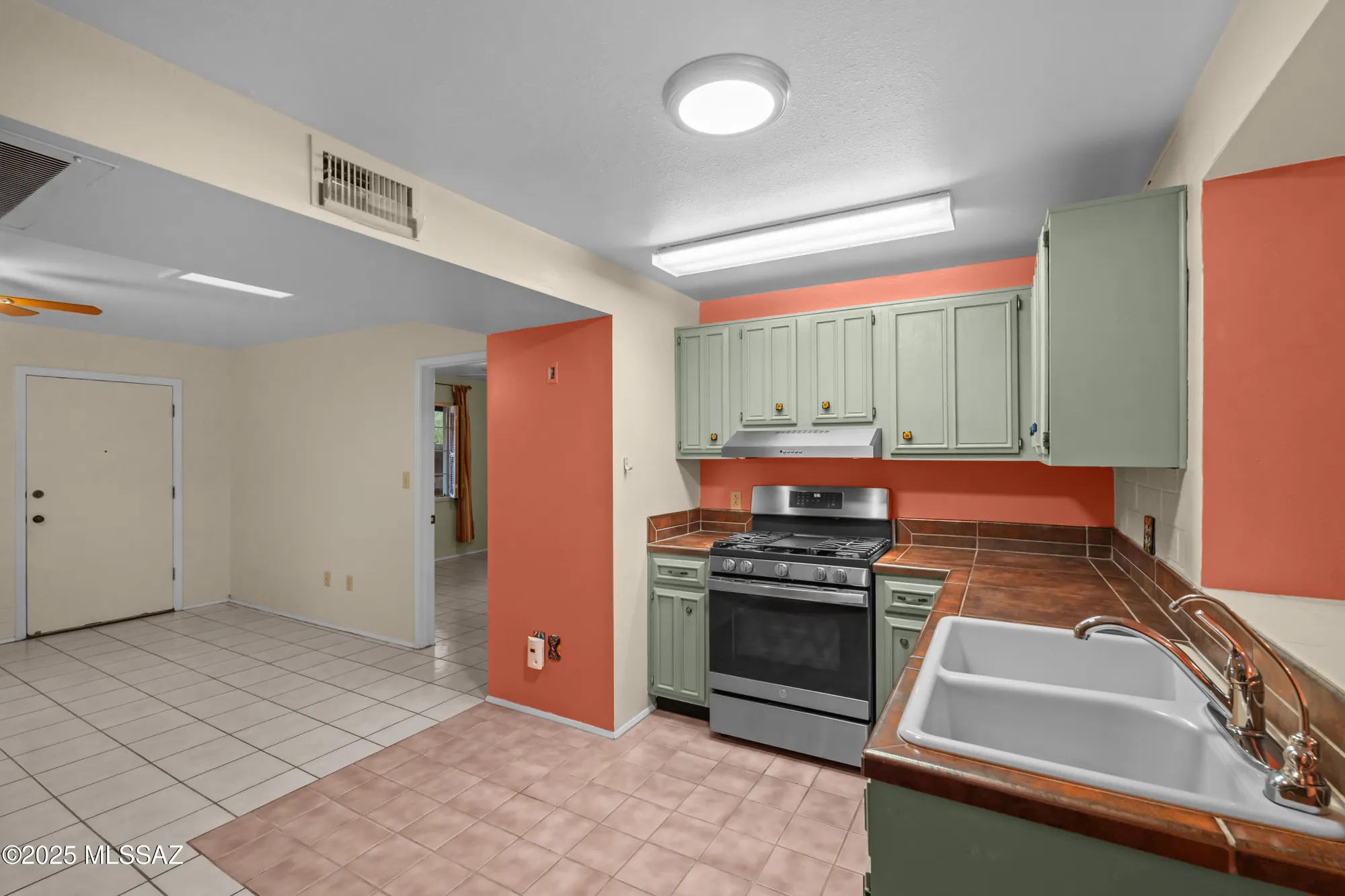 Property Slideshow image 13 of 31 | 516 s paseo lobo unit b, Green Valley, AZ, 85614