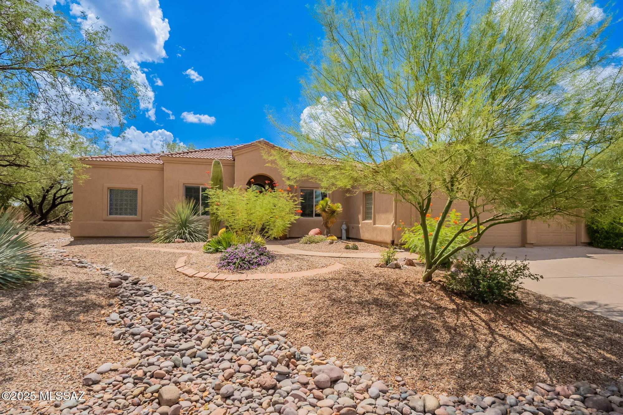 Property Slideshow image 1 of 51 | 908 e sawmill canyon pl, Green Valley, AZ, 85614