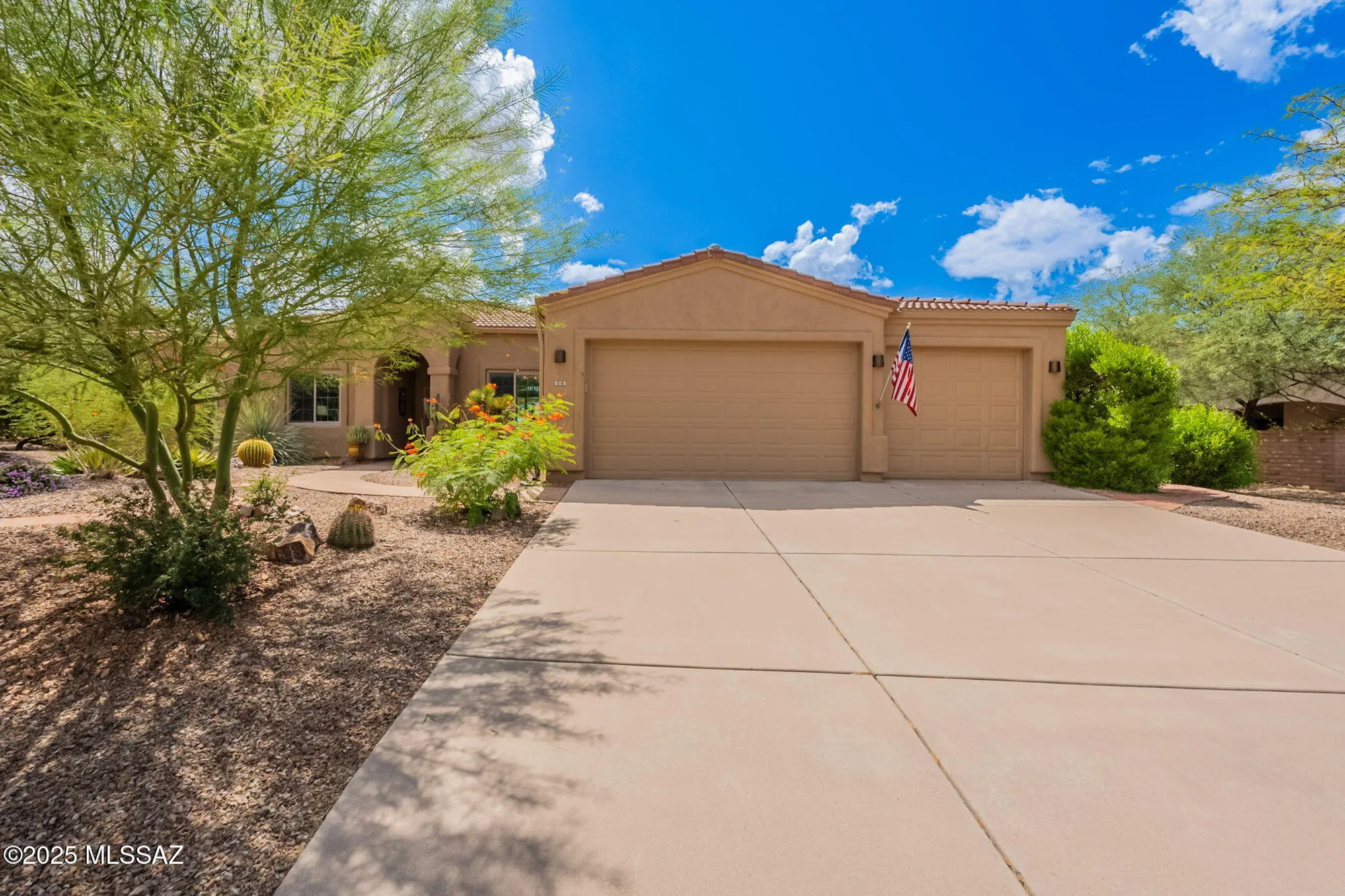 Property Slideshow image 2 of 51 | 908 e sawmill canyon pl, Green Valley, AZ, 85614