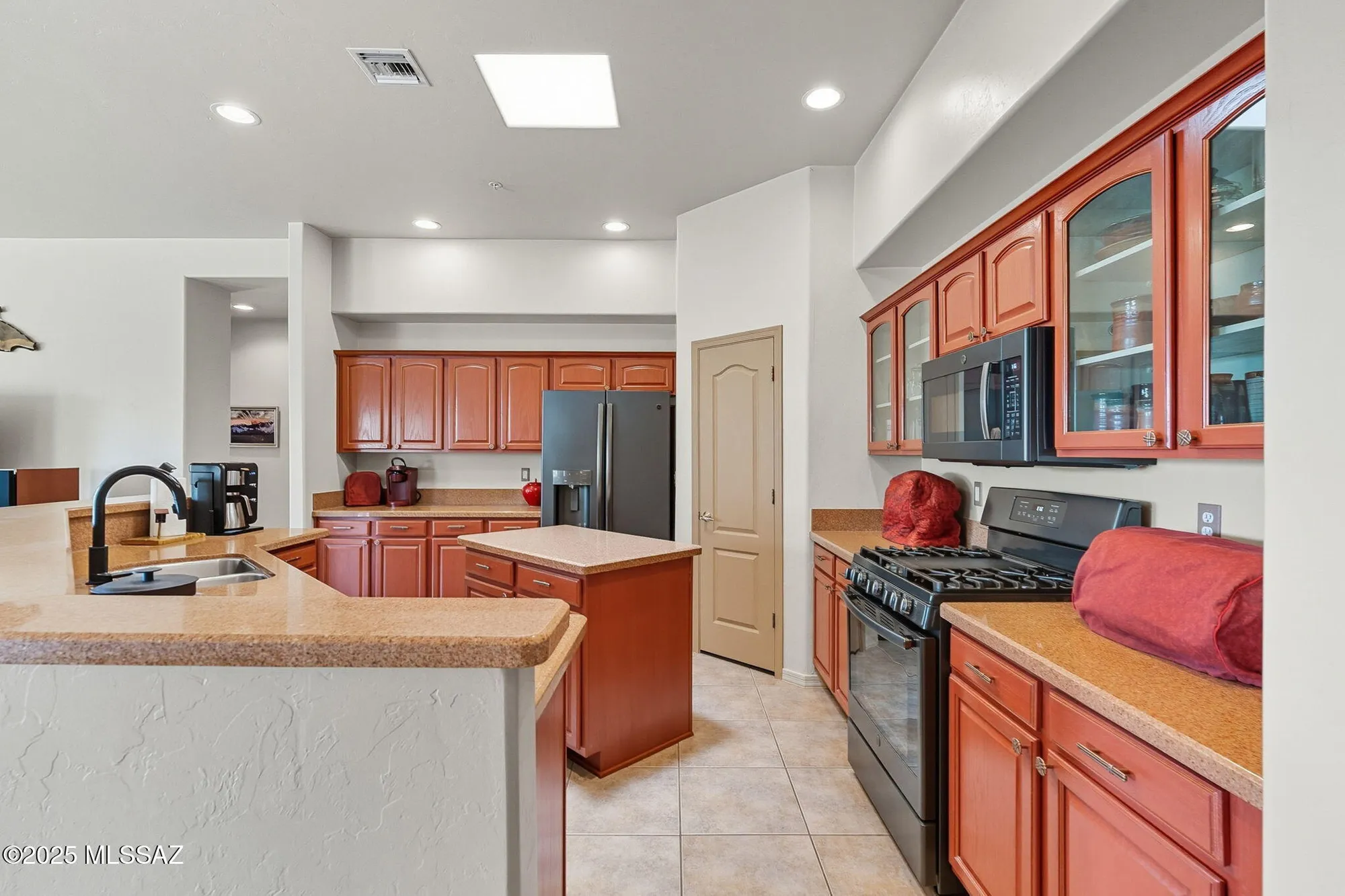 Property Slideshow image 10 of 51 | 908 e sawmill canyon pl, Green Valley, AZ, 85614