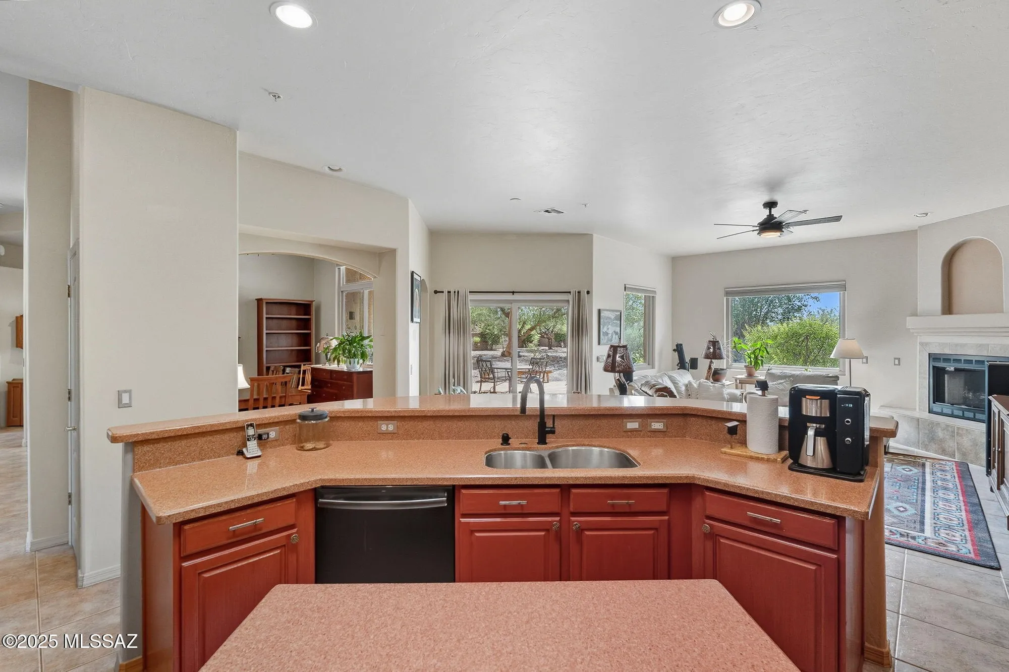 Property Slideshow image 13 of 51 | 908 e sawmill canyon pl, Green Valley, AZ, 85614