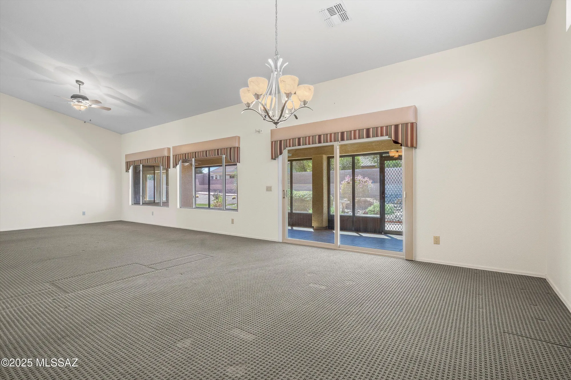 Property Slideshow image 9 of 40 | 2426 e desert pueblo pass, Green Valley, AZ, 85614