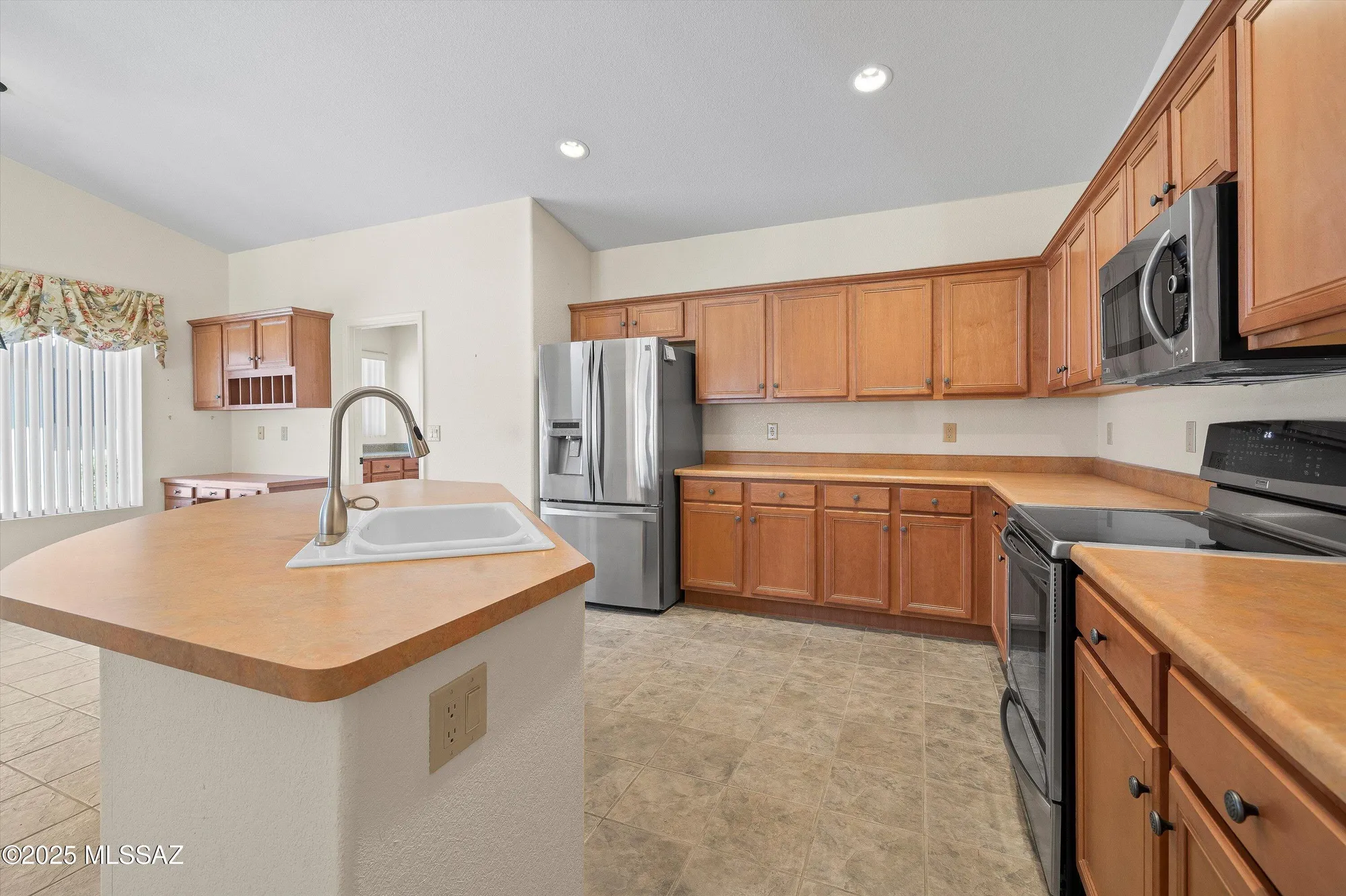 Property Slideshow image 12 of 40 | 2426 e desert pueblo pass, Green Valley, AZ, 85614