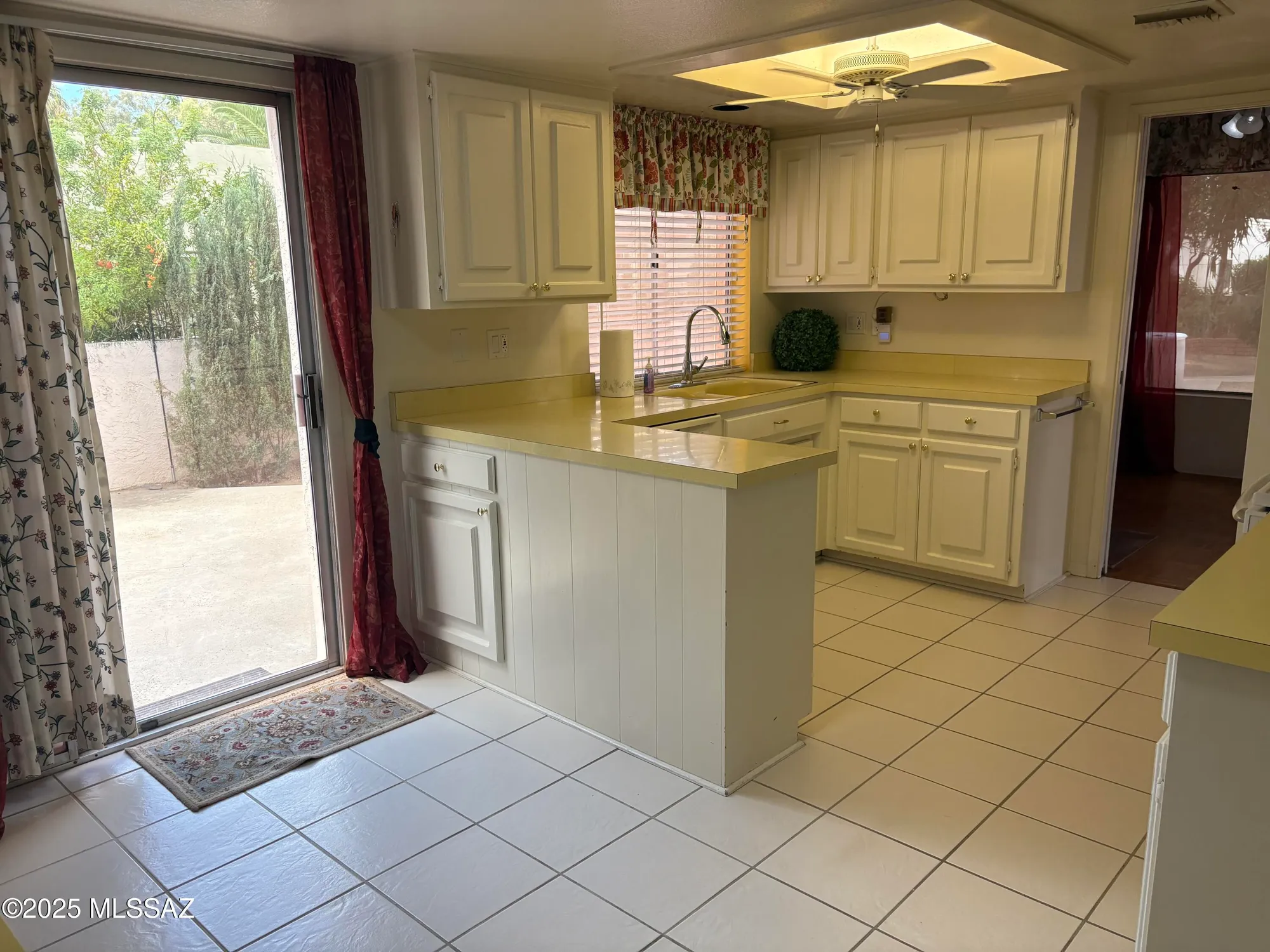 Property Slideshow image 19 of 48 | 7921 n casas carmen, Tucson, AZ, 85742