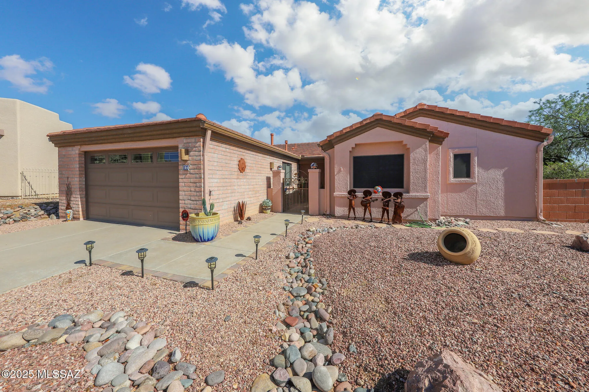 Property Slideshow image 3 of 49 | 184 n candlelight dr, Green Valley, AZ, 85614