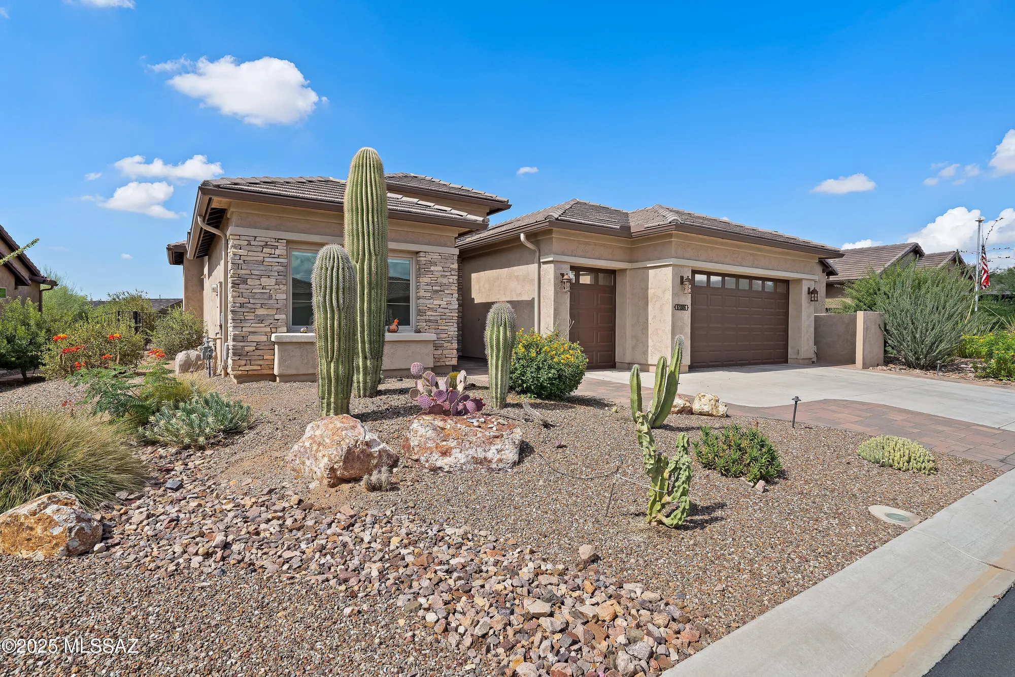 Property Slideshow image 2 of 44 | 61806 e happy jack trl, Oracle, AZ, 85623