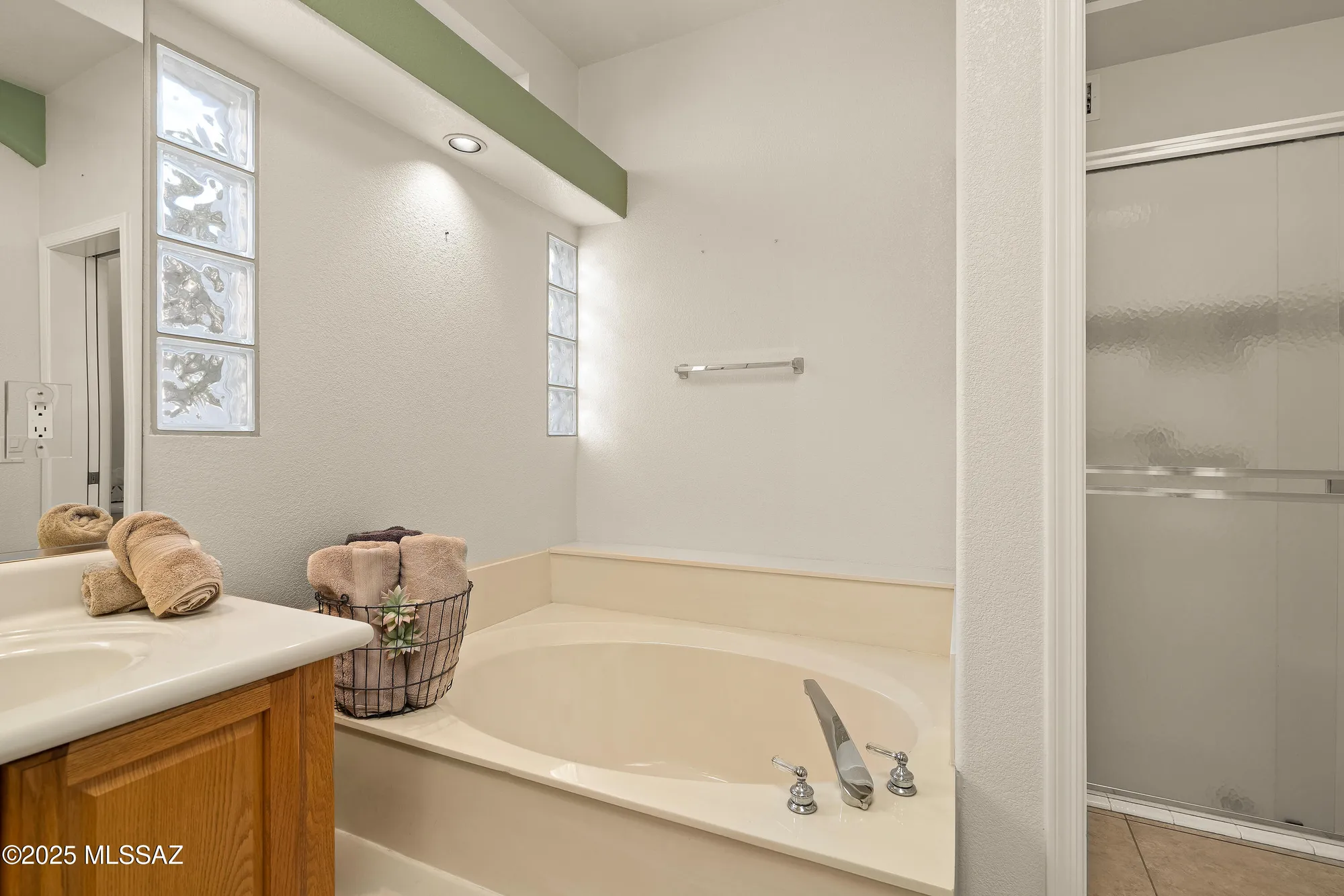 Property Slideshow image 18 of 31 | 65781 e rose crest dr, Saddlebrooke, AZ, 85739