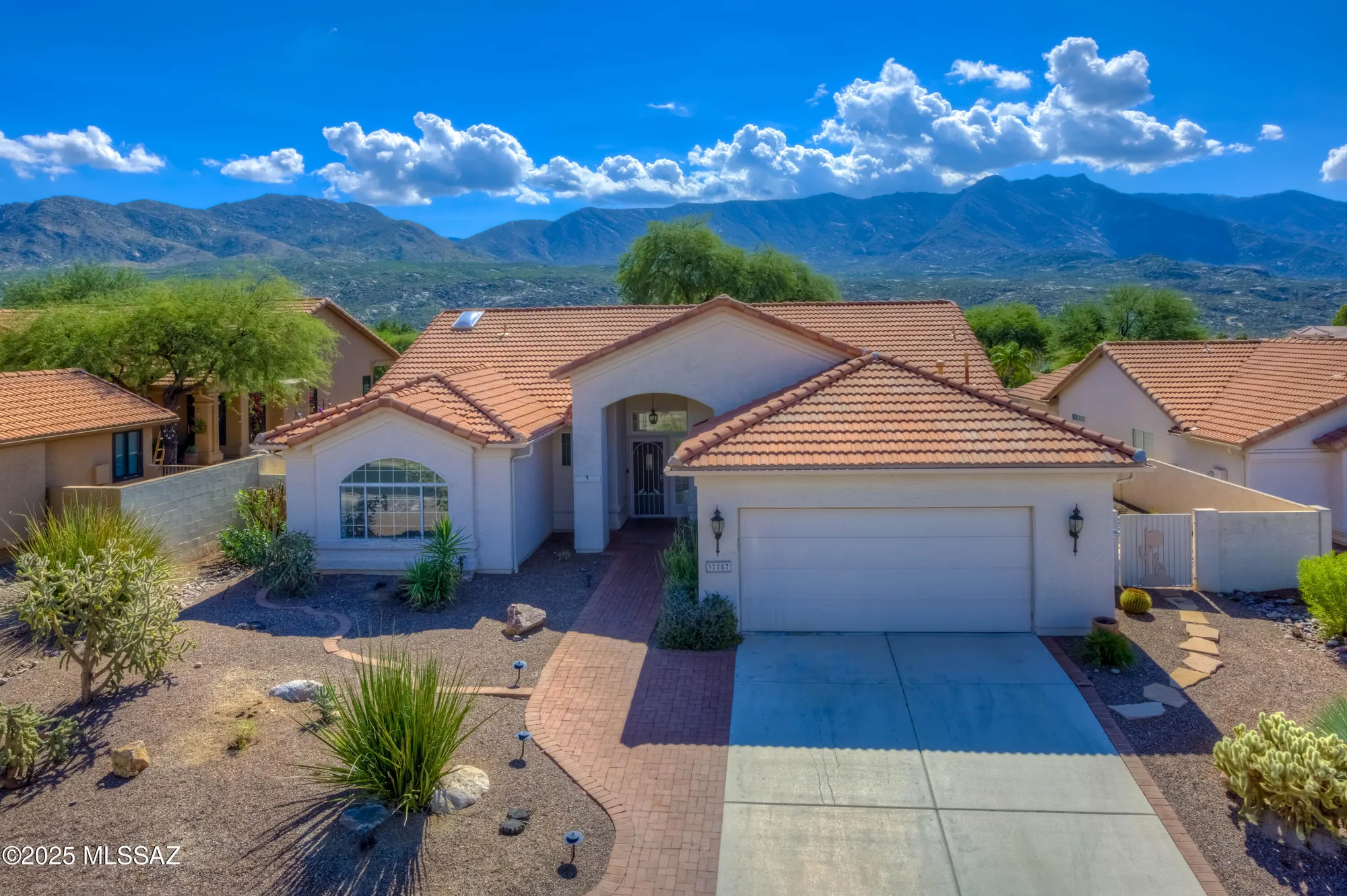 Property Slideshow image 2 of 36 | 37757 s mashie dr, Tucson, AZ, 85739