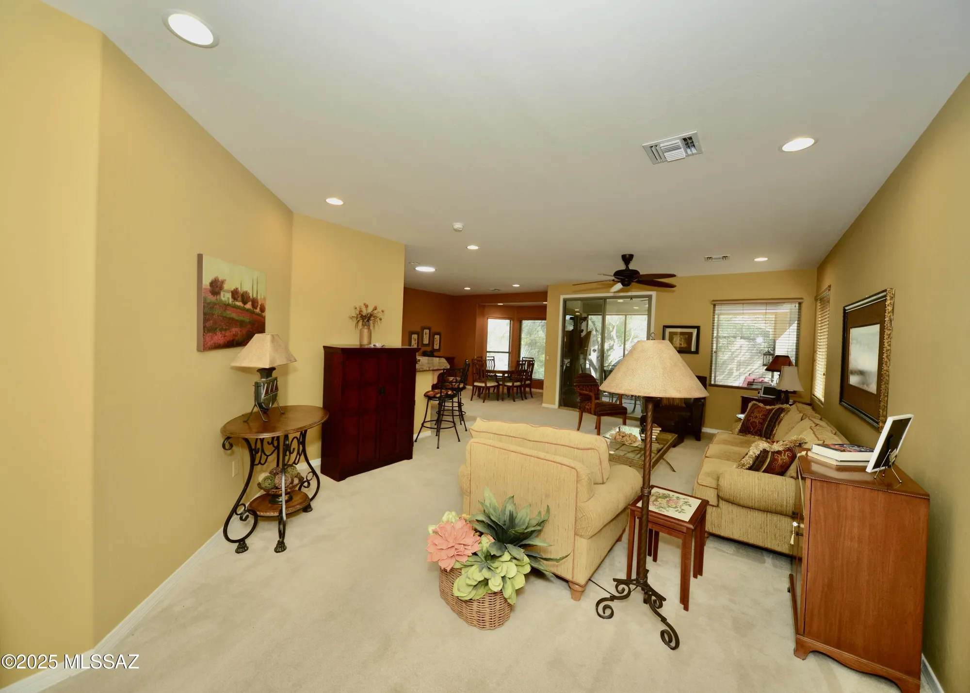 Property Slideshow image 13 of 48 | 733 w shadow wood st, Green Valley, AZ, 85614