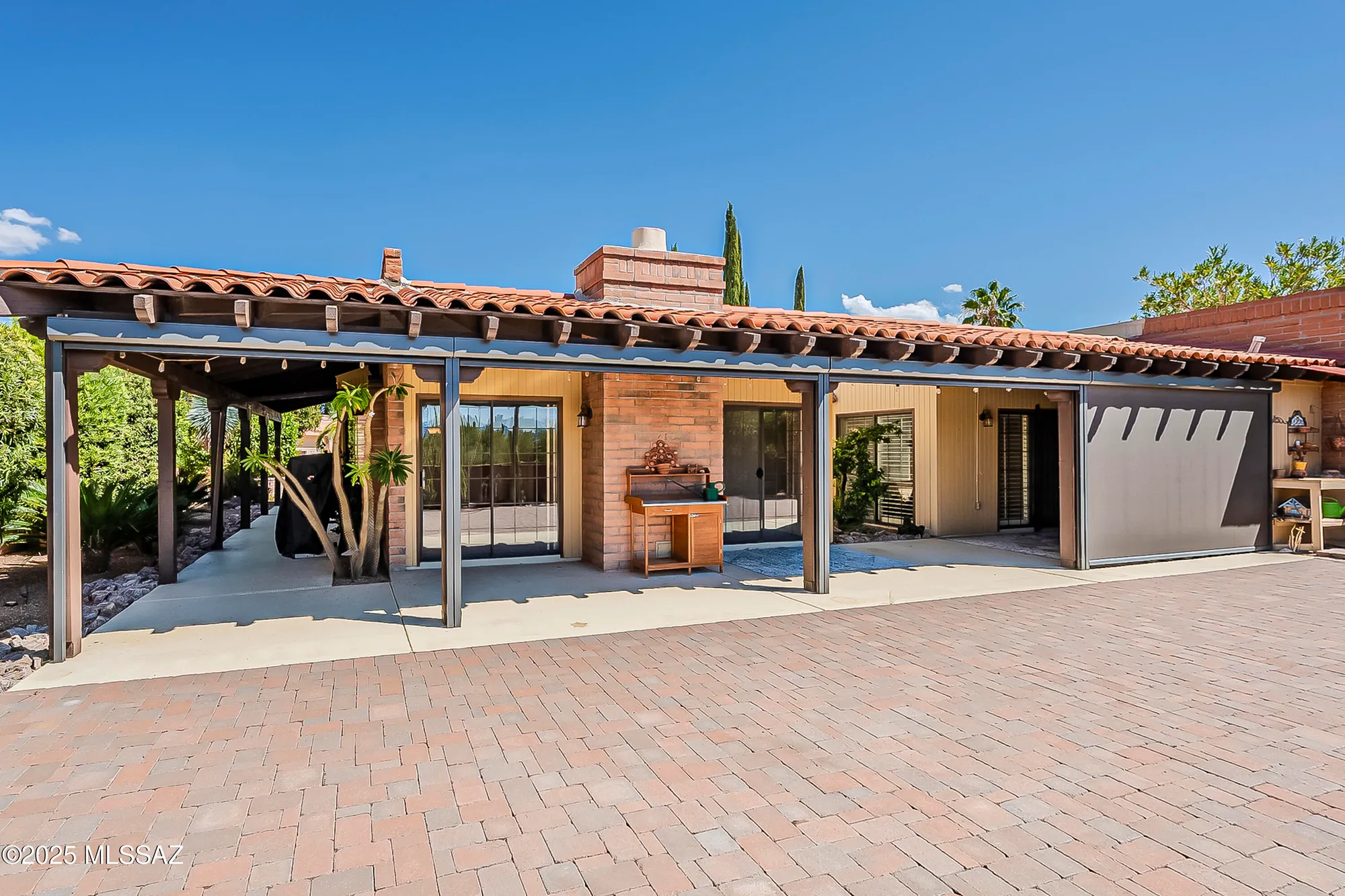 Property Slideshow image 5 of 46 | 1900 w ashbrook dr, Tucson, AZ, 85704