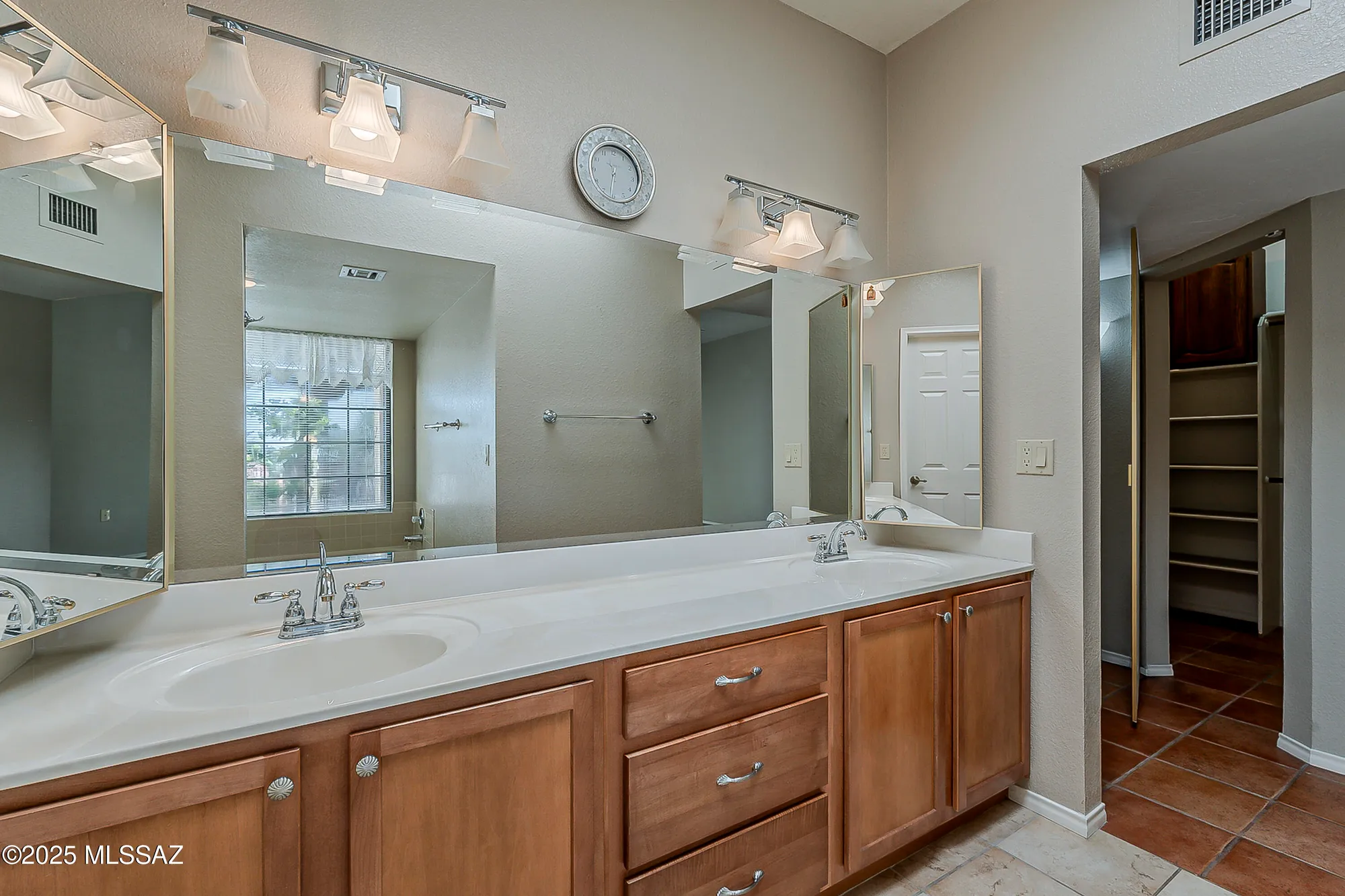 Property Slideshow image 21 of 46 | 1900 w ashbrook dr, Tucson, AZ, 85704