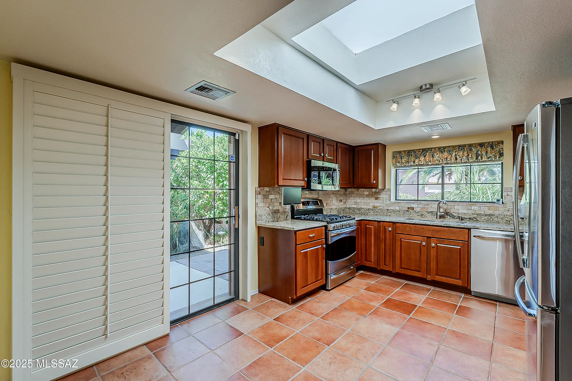 Property Slideshow image 8 of 46 | 1900 w ashbrook dr, Tucson, AZ, 85704