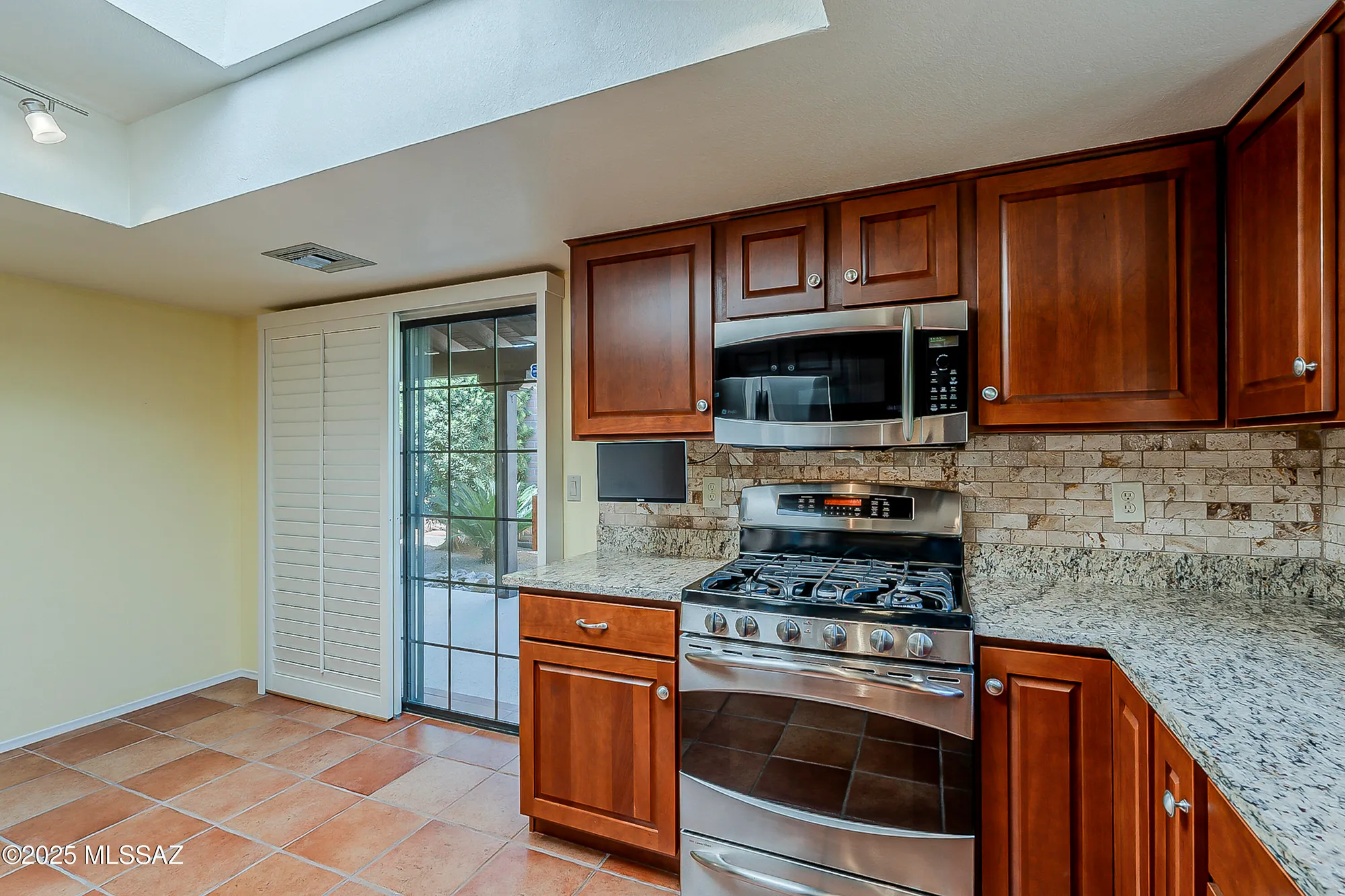 Property Slideshow image 11 of 46 | 1900 w ashbrook dr, Tucson, AZ, 85704