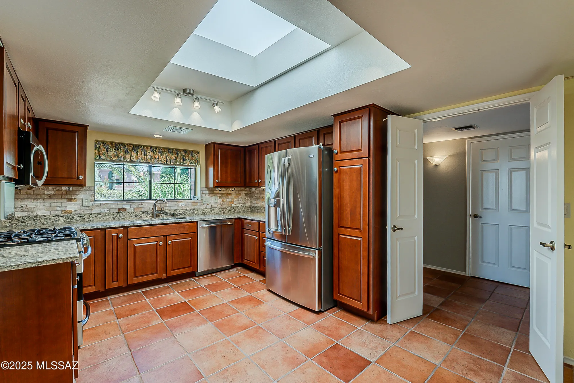 Property Slideshow image 9 of 46 | 1900 w ashbrook dr, Tucson, AZ, 85704