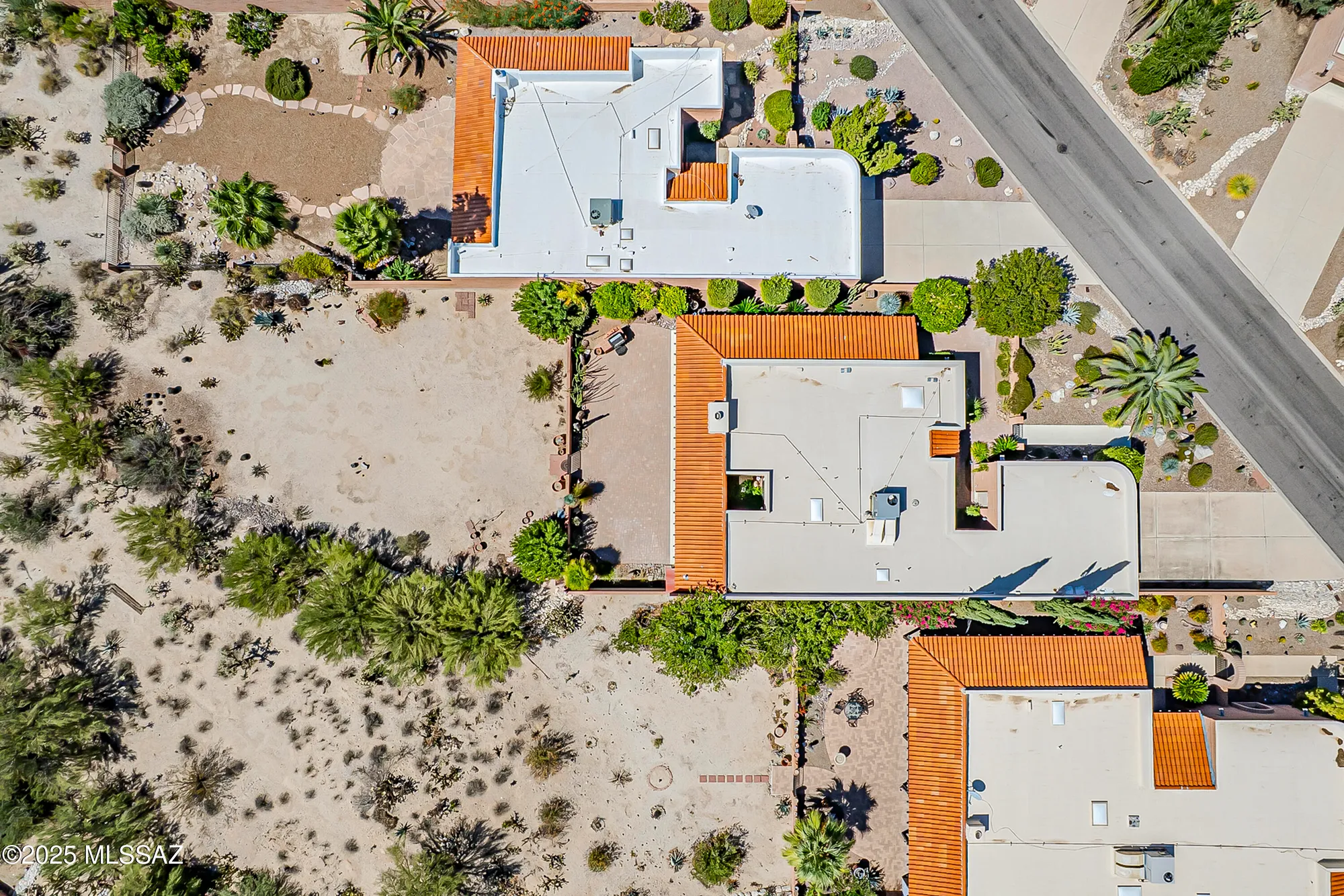 Property Slideshow image 4 of 46 | 1900 w ashbrook dr, Tucson, AZ, 85704