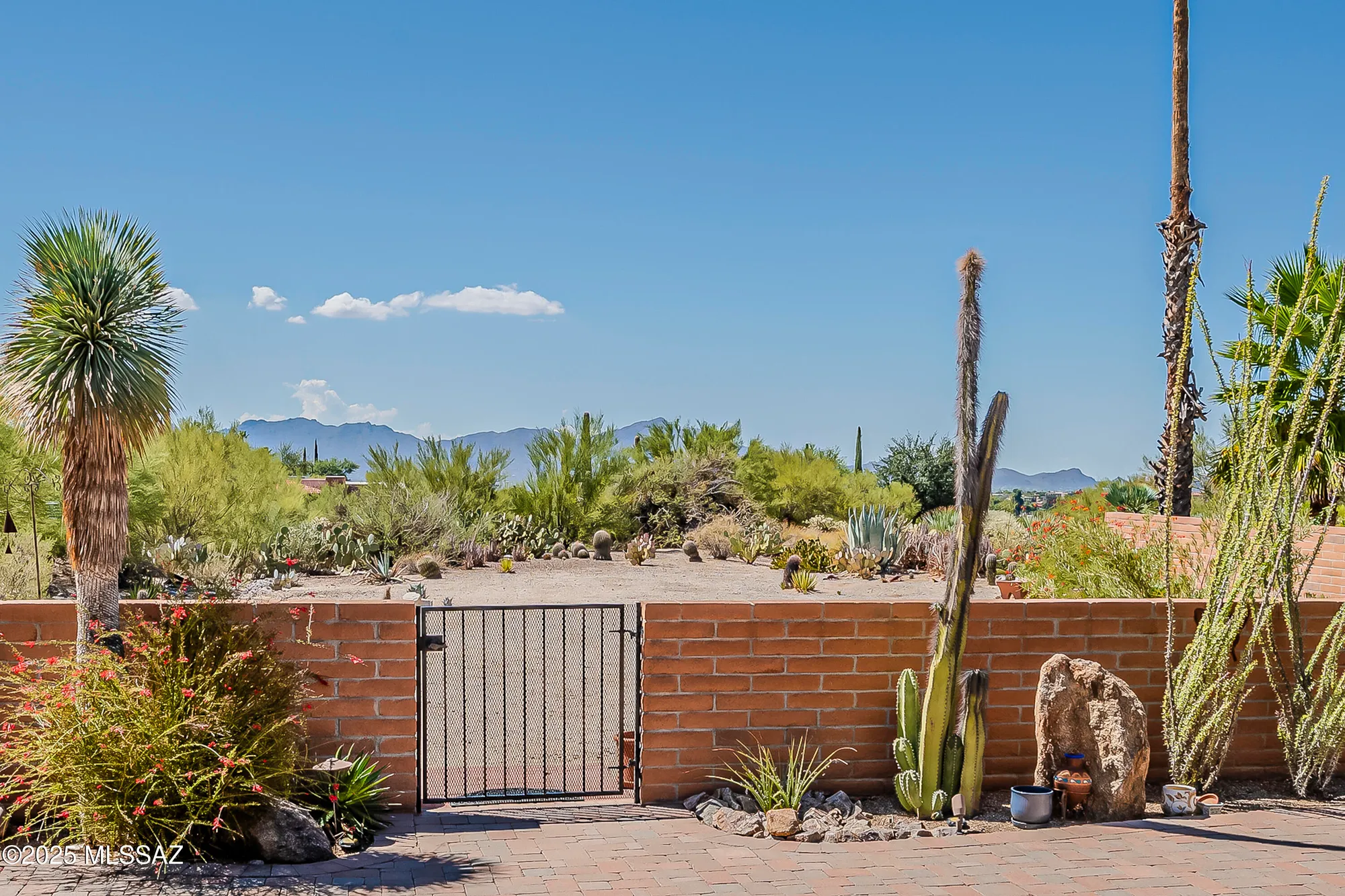 Property Slideshow image 6 of 46 | 1900 w ashbrook dr, Tucson, AZ, 85704
