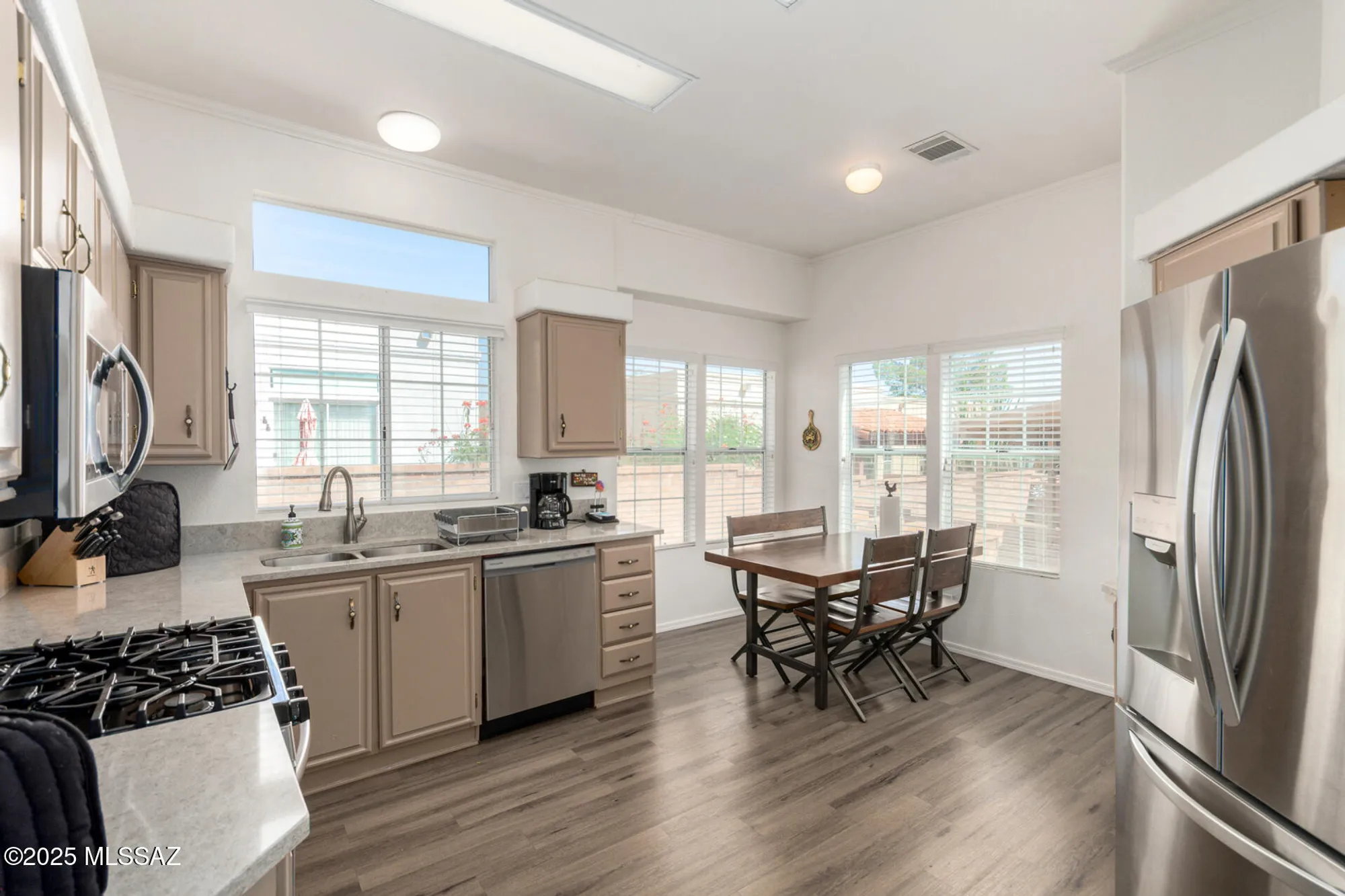 Property Slideshow image 7 of 22 | 554 w parkwood ct, Green Valley, AZ, 85614