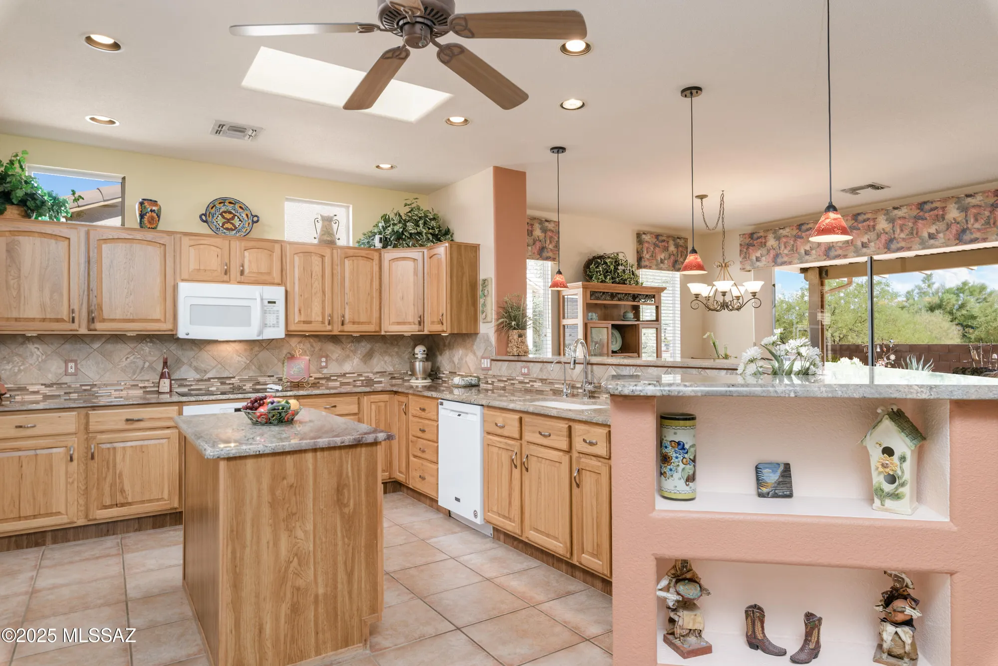 Property Slideshow image 6 of 32 | 9518 n twinkling shadows way, Tucson, AZ, 85743