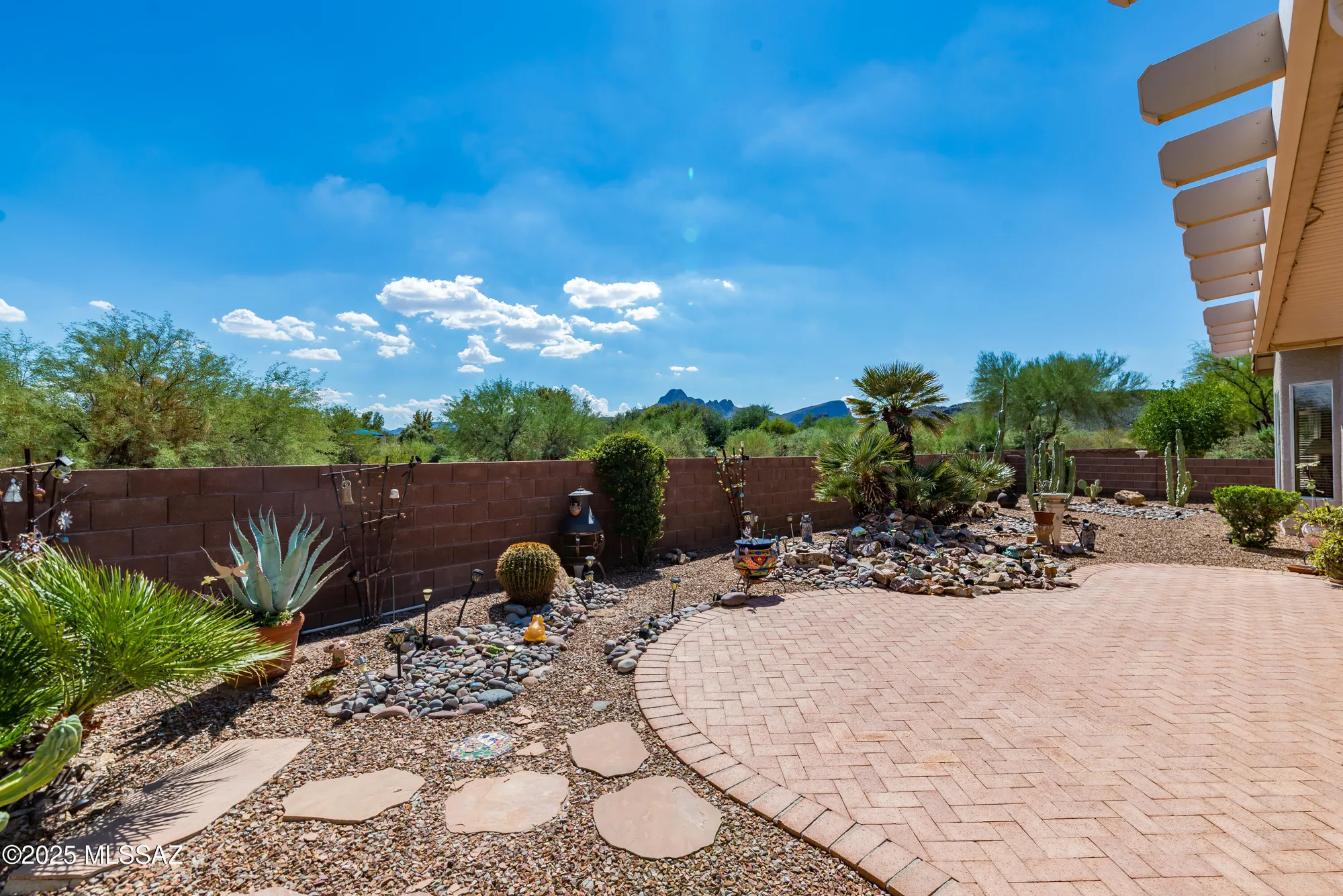 Property Slideshow image 27 of 32 | 9518 n twinkling shadows way, Tucson, AZ, 85743
