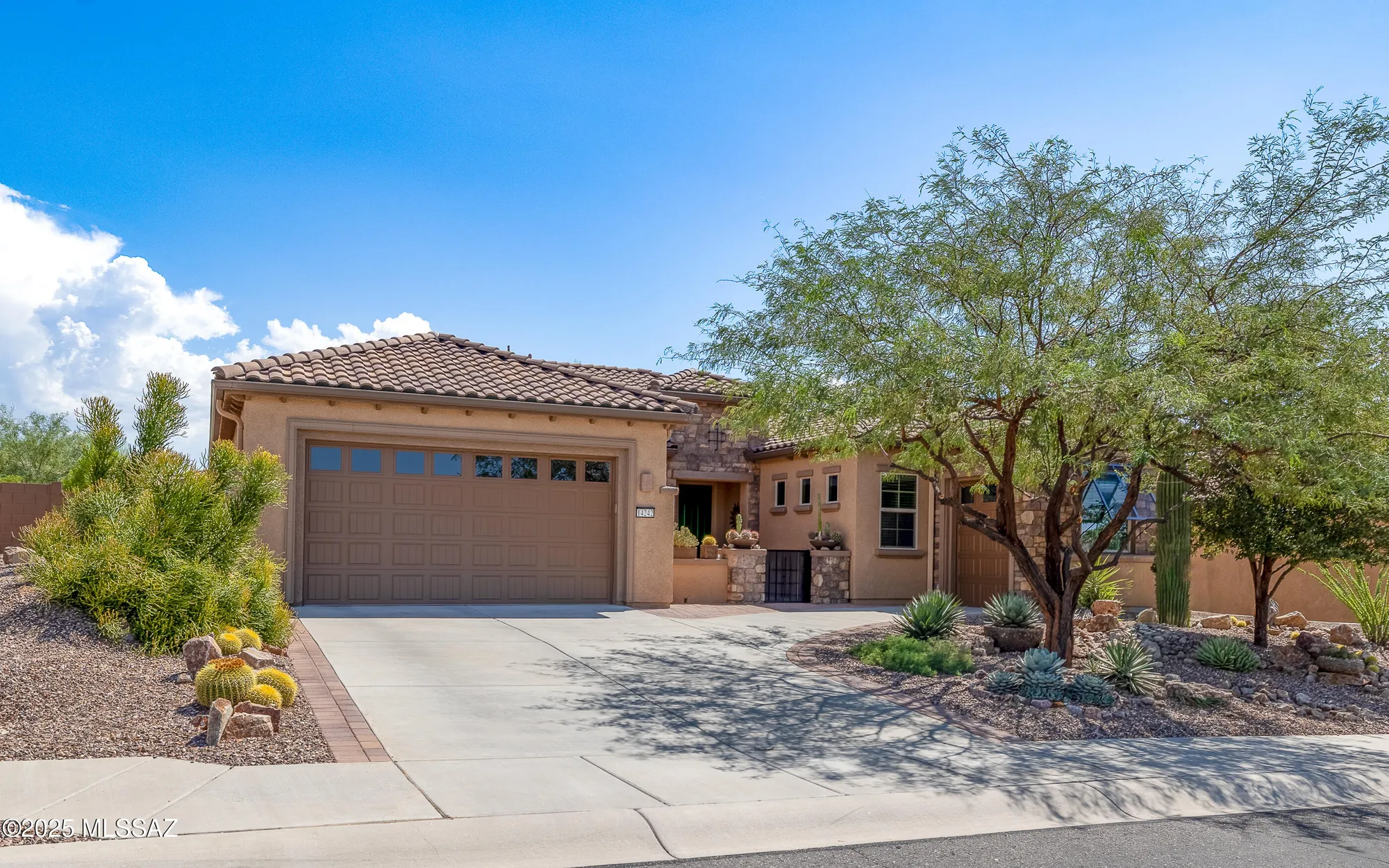 Property Slideshow image 1 of 46 | 14242 n bright angel trl, Marana, AZ, 85658