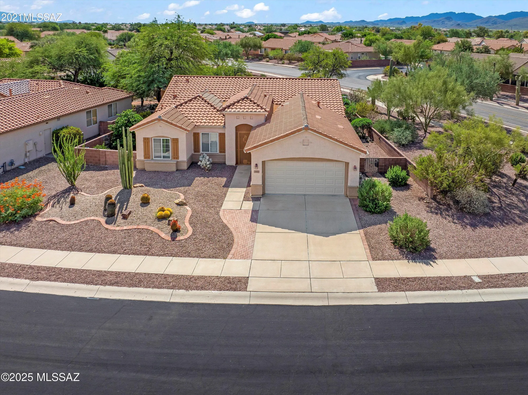 Property Slideshow image 2 of 51 | 7973 w wandering spring way, Tucson, AZ, 85743