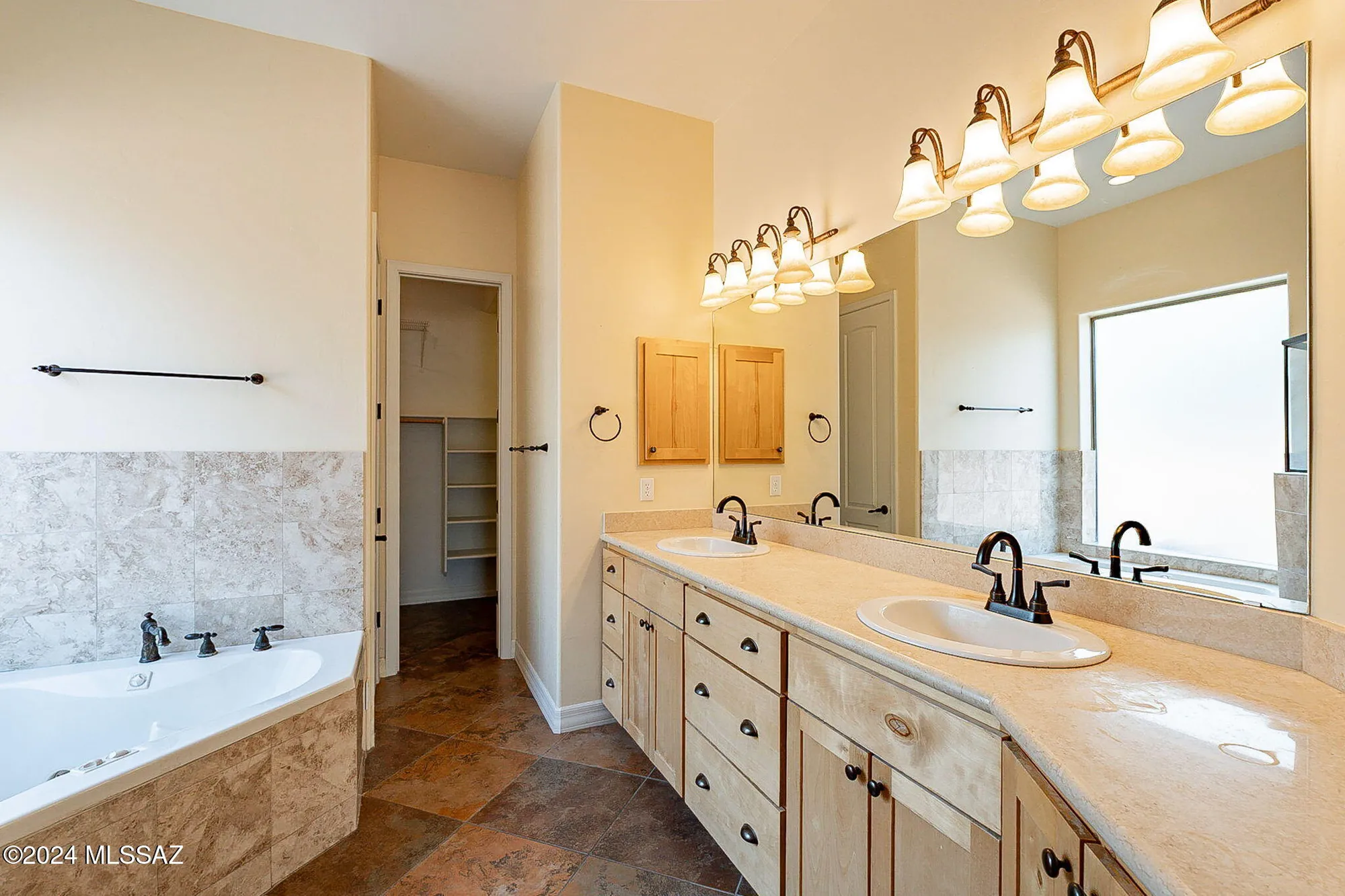 Property Slideshow image 27 of 38 | 851 e florida saddle ct, Green Valley, AZ, 85614