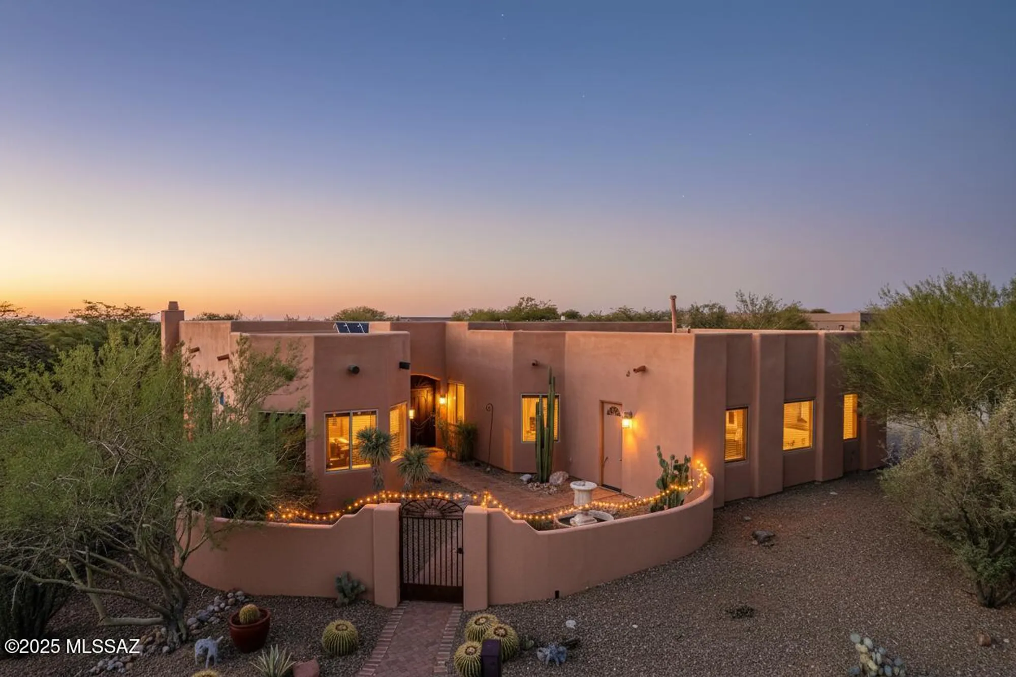 Property Slideshow image 1 of 38 | 851 e florida saddle ct, Green Valley, AZ, 85614