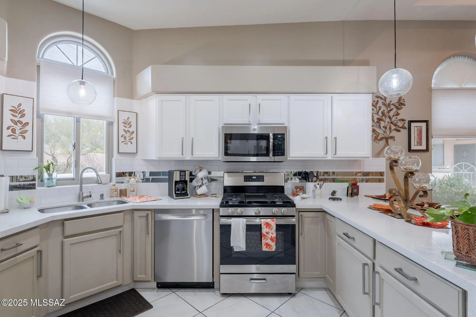 Property Slideshow image 8 of 37 | 2396 w via di silvio, Tucson, AZ, 85741