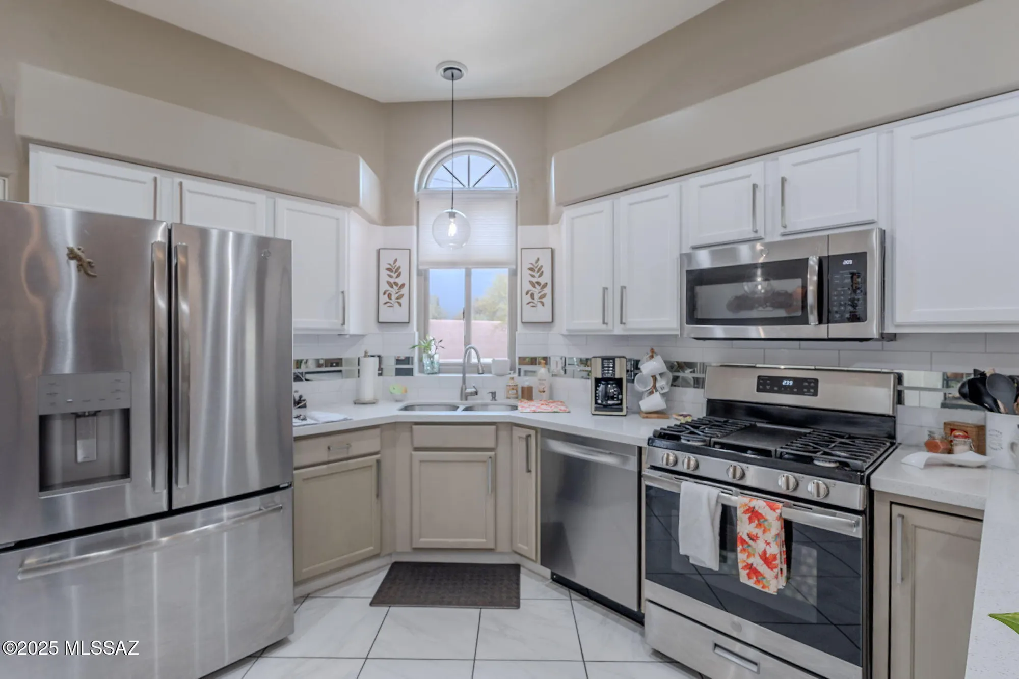 Property Slideshow image 9 of 37 | 2396 w via di silvio, Tucson, AZ, 85741