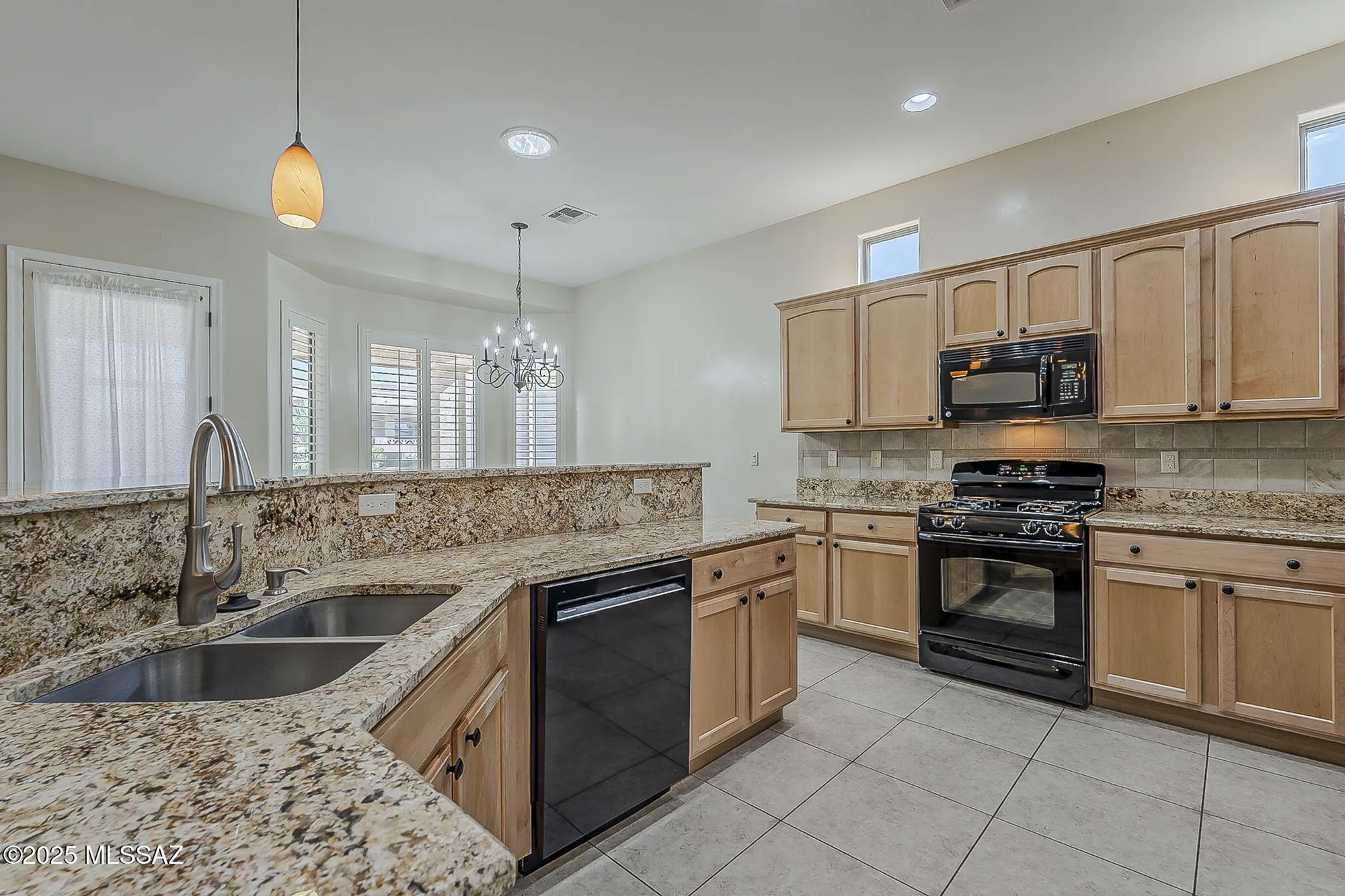 Property Slideshow image 6 of 35 | 1112 w tenniel dr, Green Valley, AZ, 85614