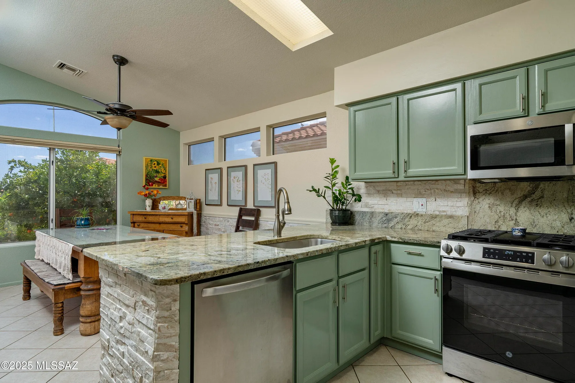 Property Slideshow image 2 of 23 | 2246 e amaranth st, Oro Valley, AZ, 85755