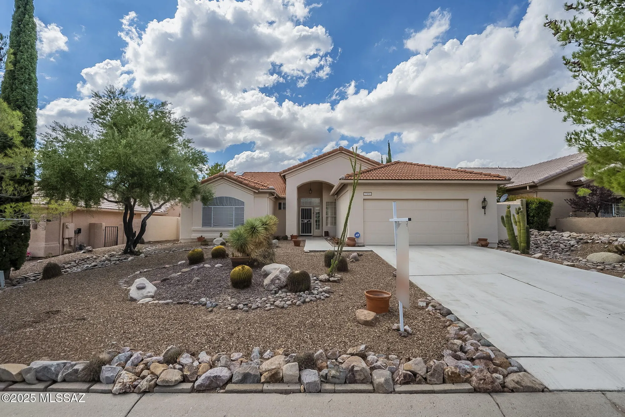 Property Slideshow image 2 of 44 | 37096 s canyon view dr, Tucson, AZ, 85739