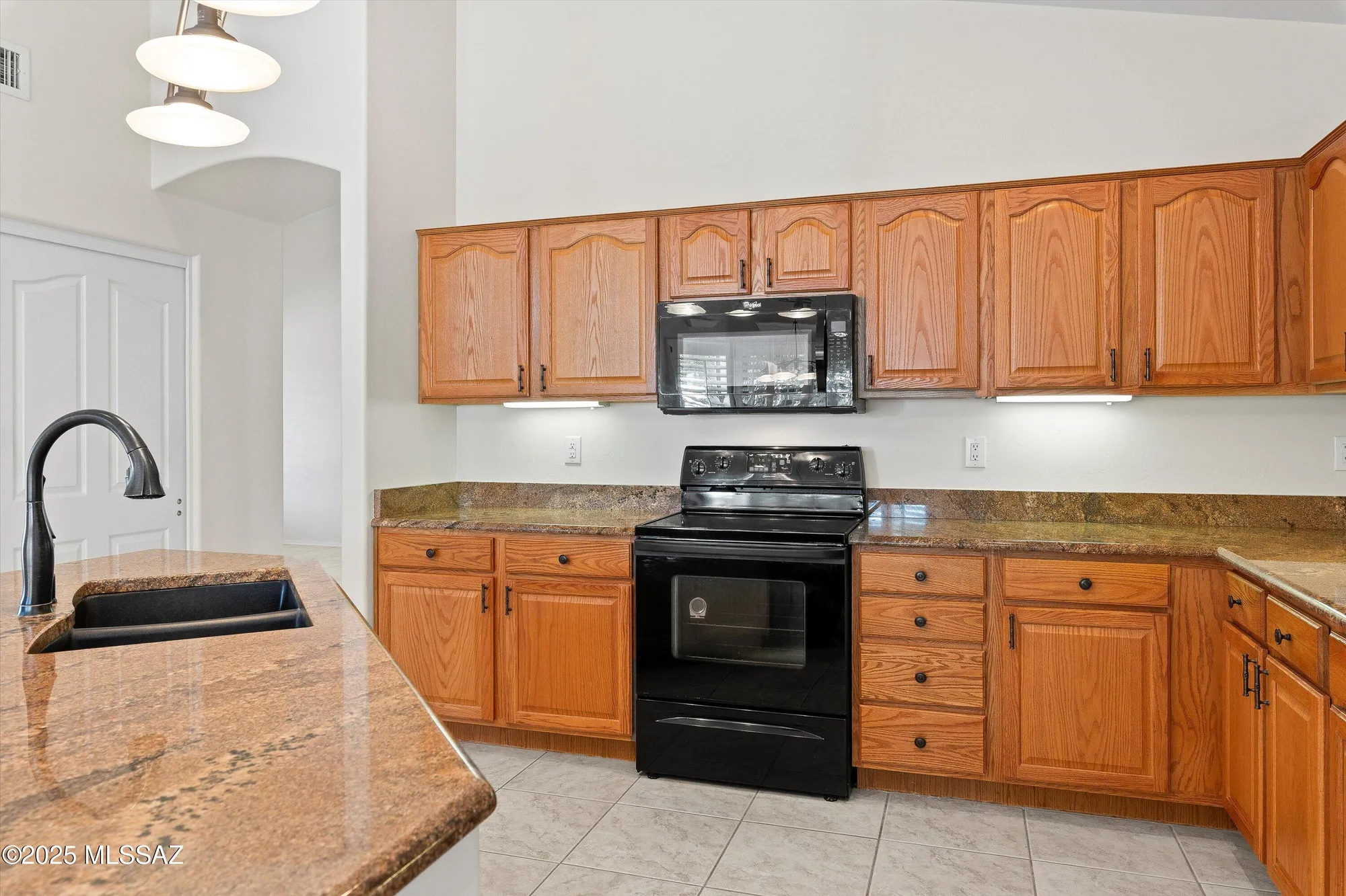 Property Slideshow image 9 of 51 | 62085 e amberwood dr, Saddlebrooke, AZ, 85739