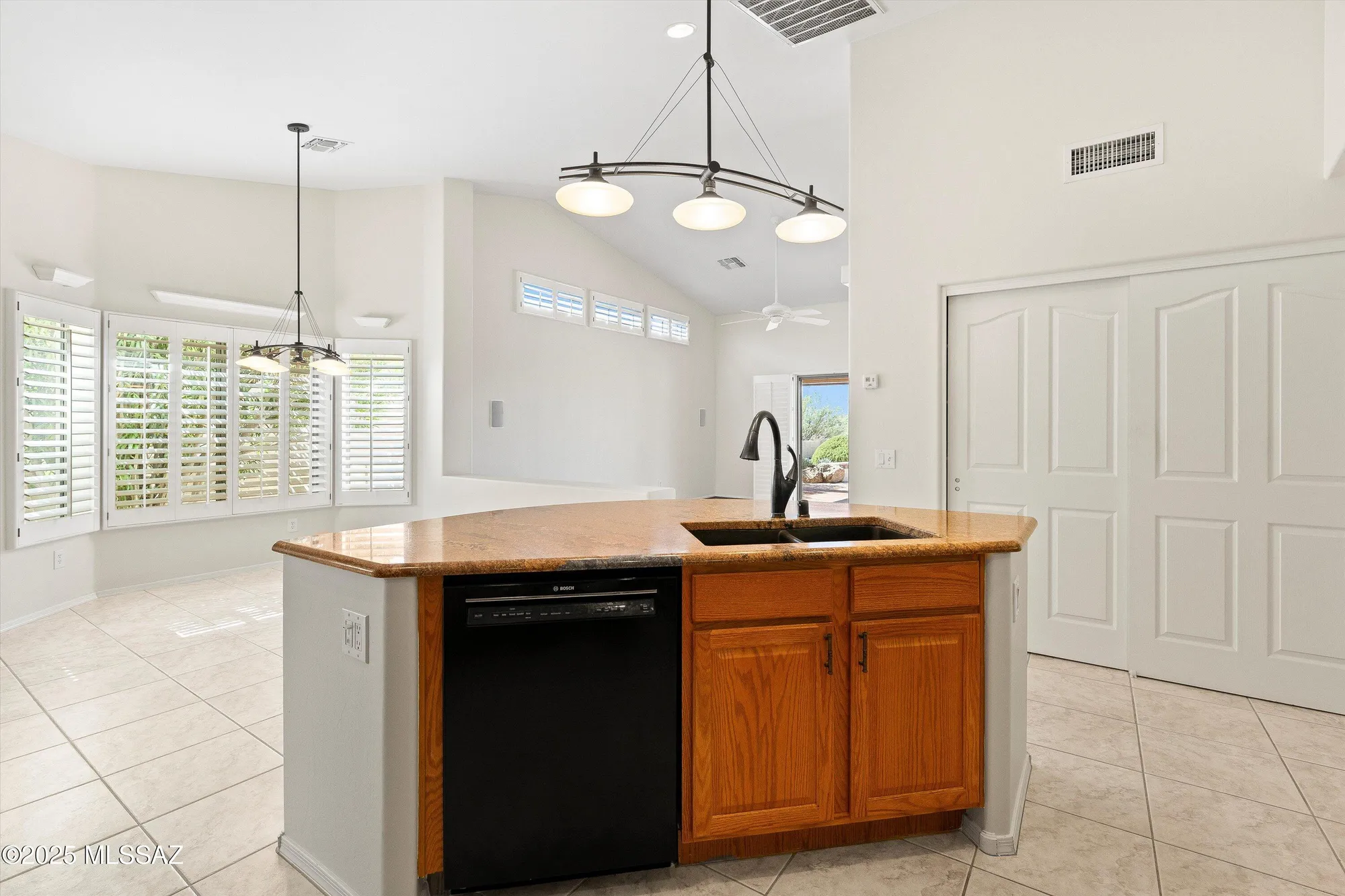 Property Slideshow image 10 of 51 | 62085 e amberwood dr, Saddlebrooke, AZ, 85739