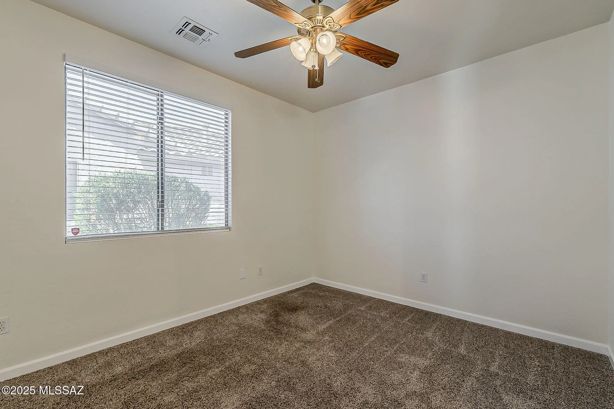 Property Slideshow image 6 of 40 | 7676 w madrigal dr, Tucson, AZ, 85743