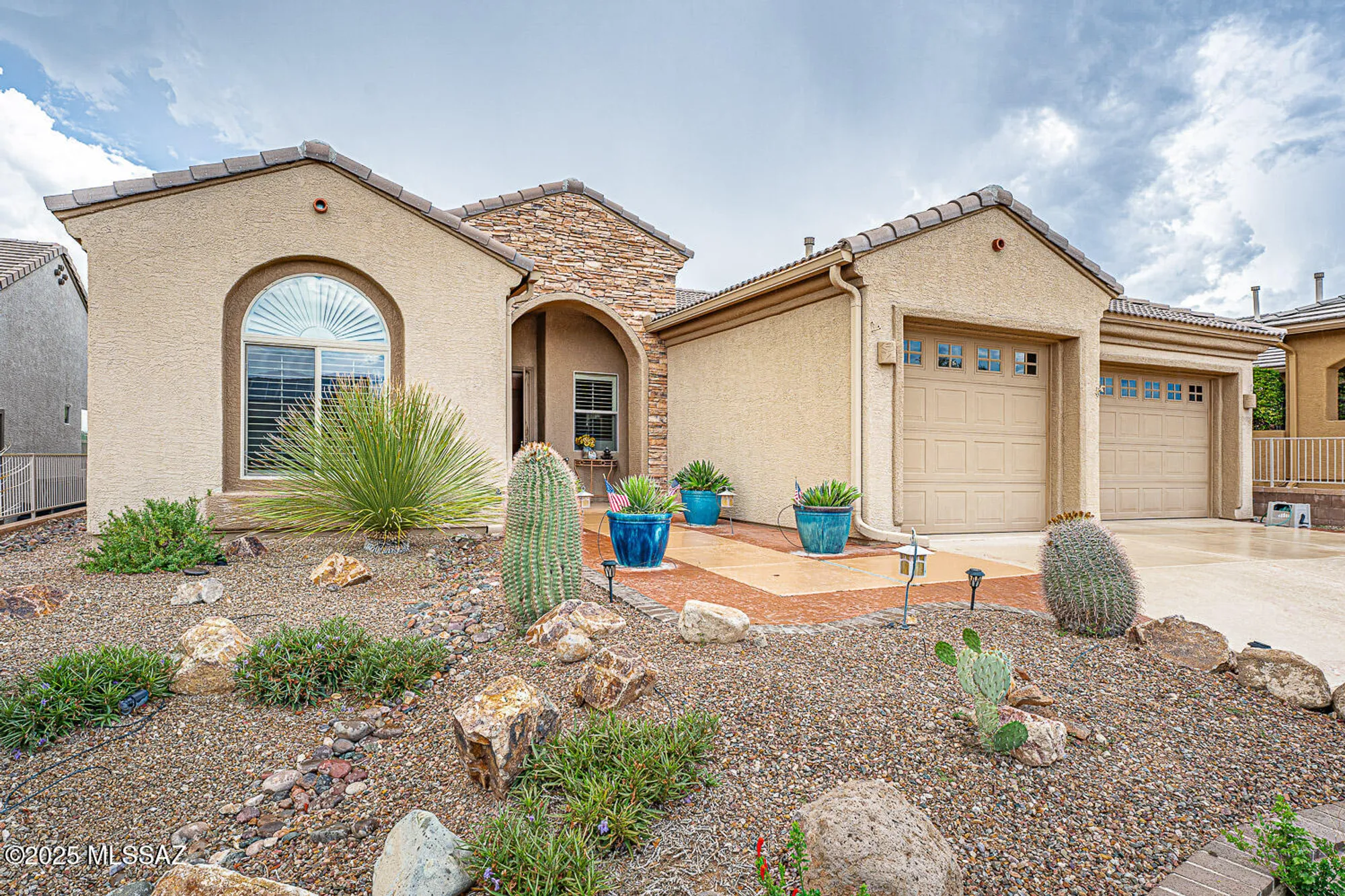 Property Slideshow image 2 of 47 | 2007 w cactus run dr, Green Valley, AZ, 85622