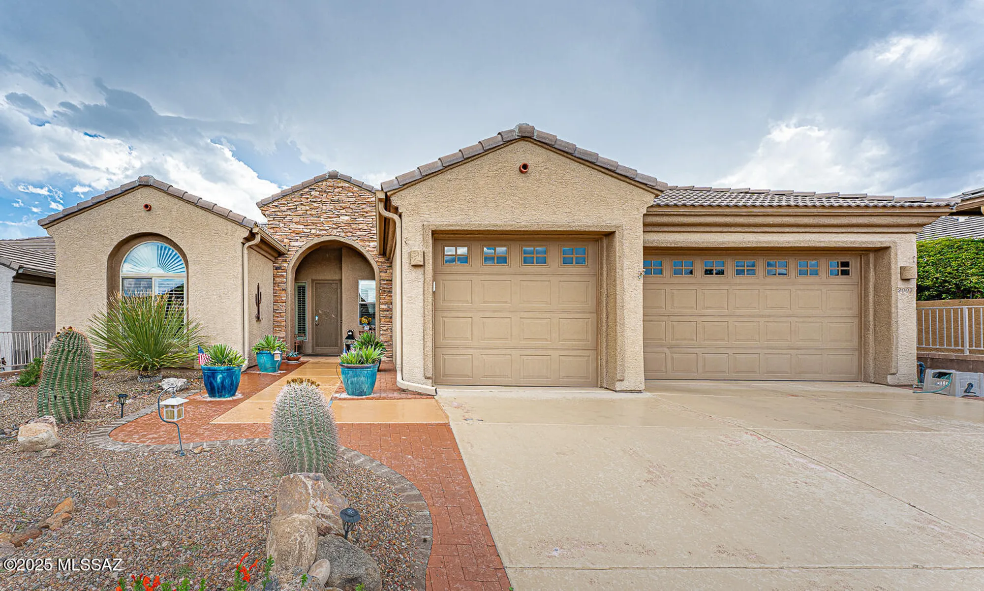 Property Slideshow image 3 of 47 | 2007 w cactus run dr, Green Valley, AZ, 85622