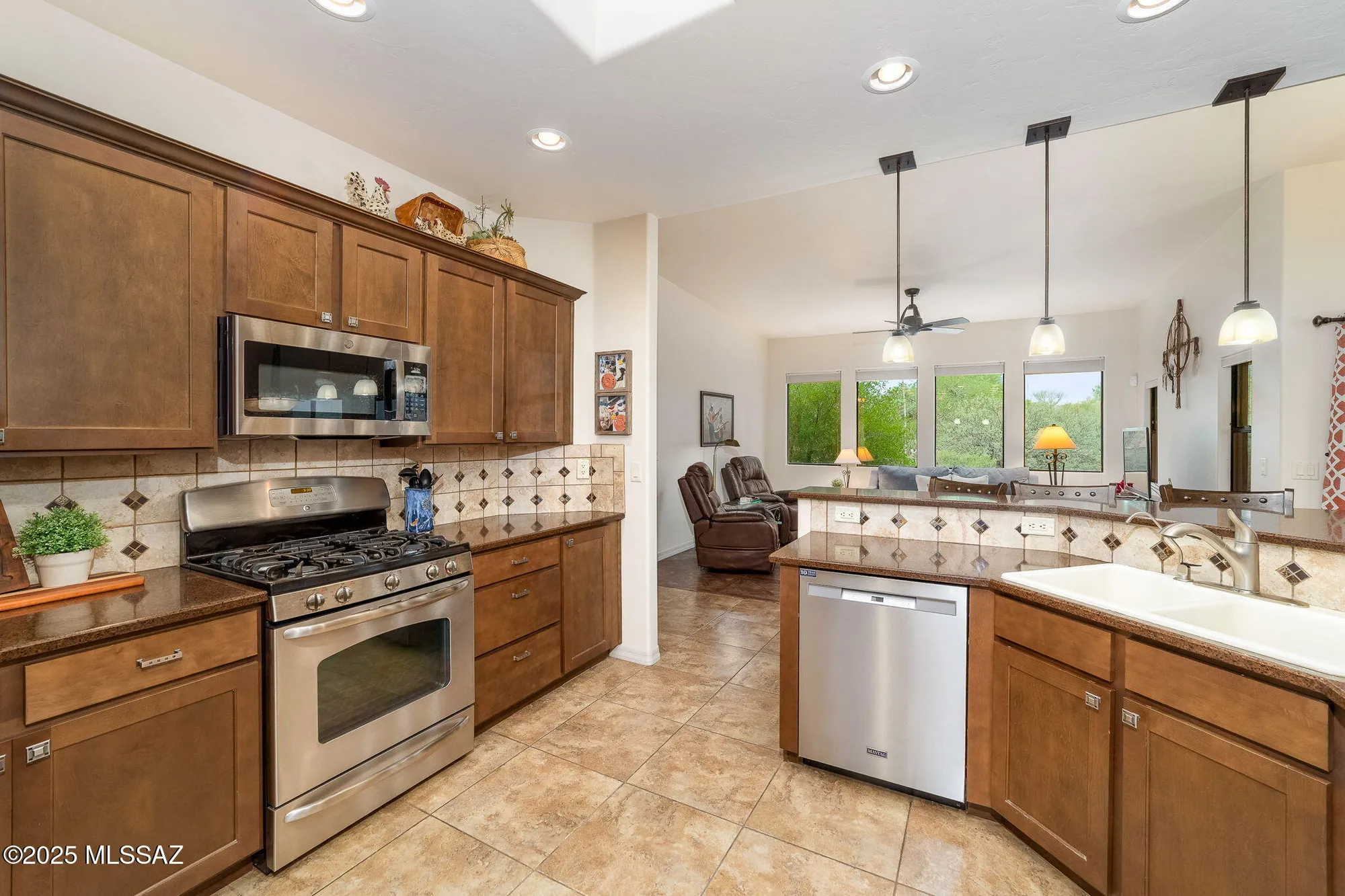 Property Slideshow image 11 of 46 | 922 e vault mine ct, Green Valley, AZ, 85614