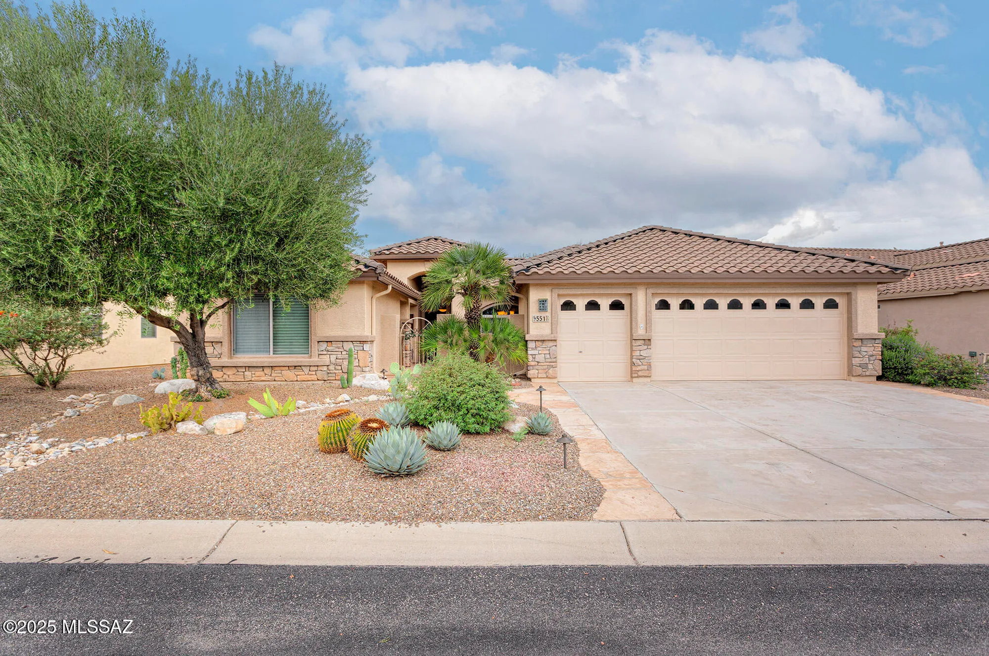 Property Slideshow image 1 of 39 | 551 n ramos ln, Green Valley, AZ, 85614