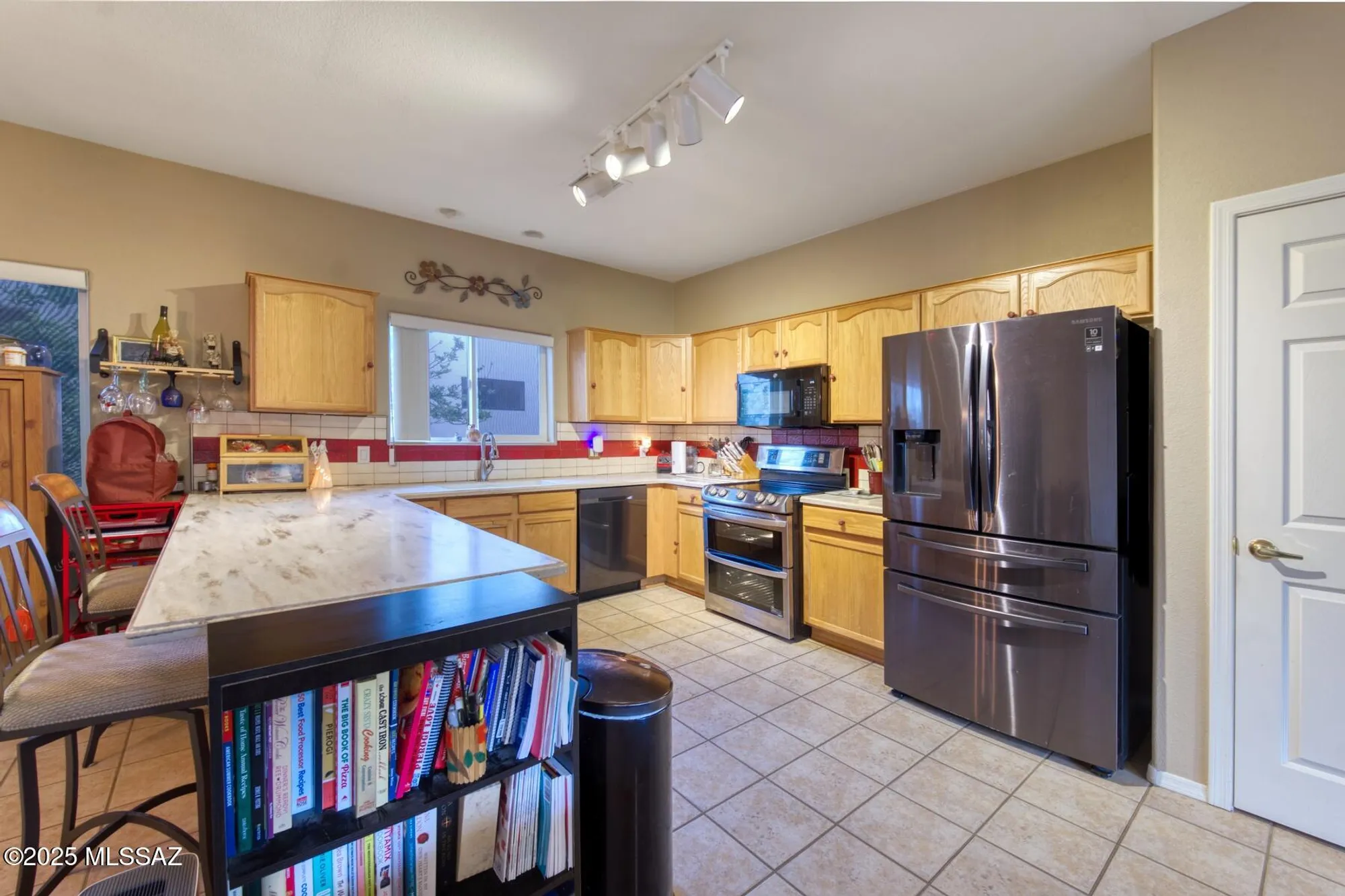 Property Slideshow image 9 of 28 | 434 s meadowood ln, Sierra Vista, AZ, 85635