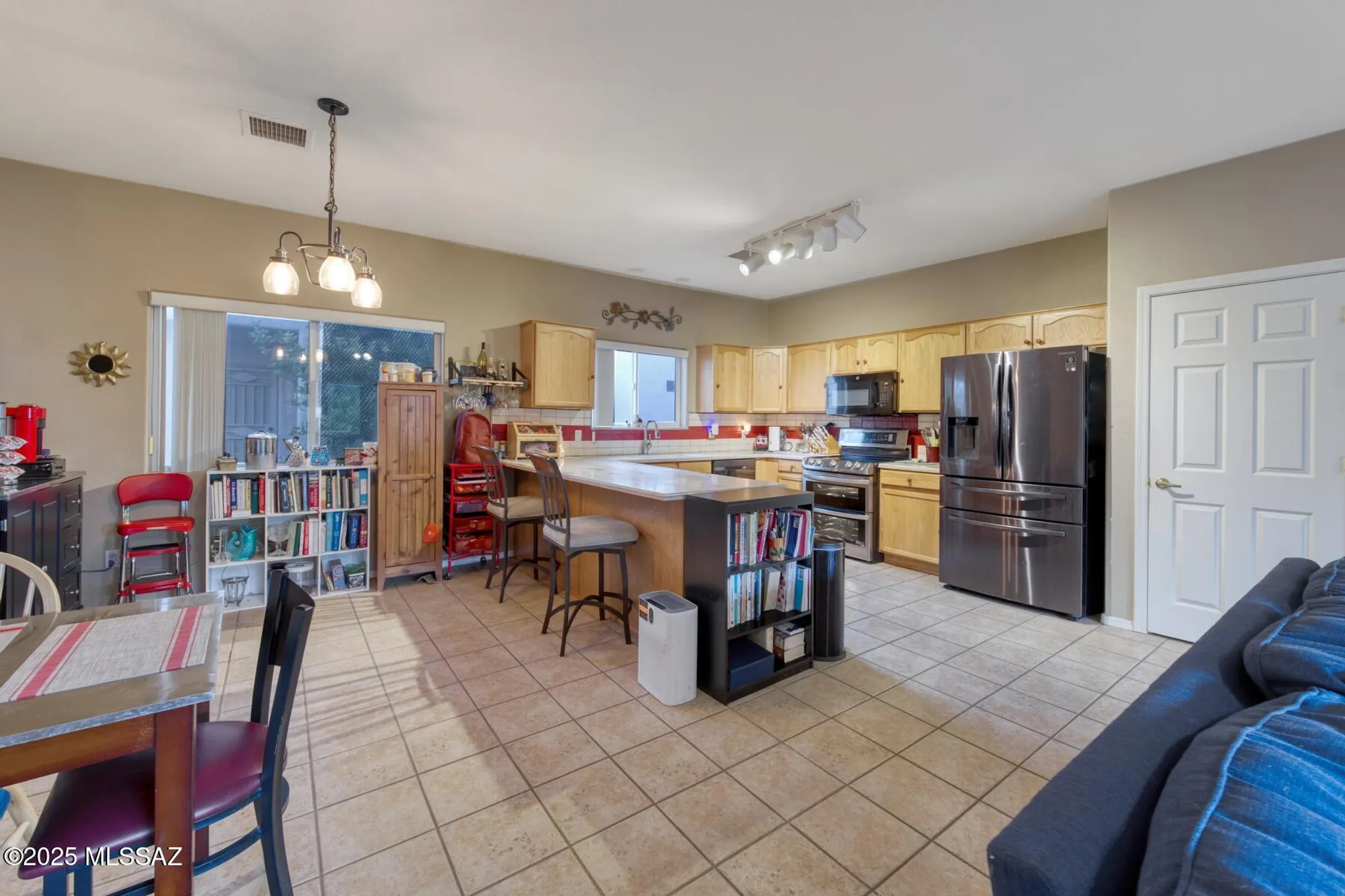 Property Slideshow image 10 of 28 | 434 s meadowood ln, Sierra Vista, AZ, 85635