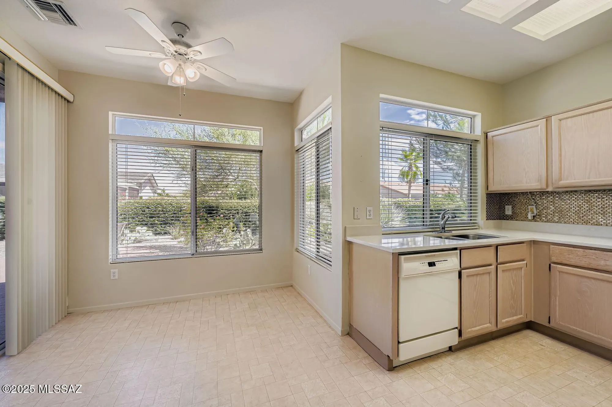 Property Slideshow image 15 of 40 | 917 e royal ridge dr, Oro Valley, AZ, 85755