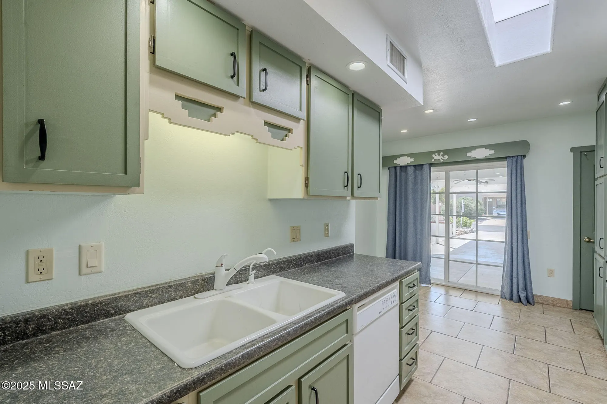 Property Slideshow image 13 of 29 | 1138 s alpine cir, Green Valley, AZ, 85614