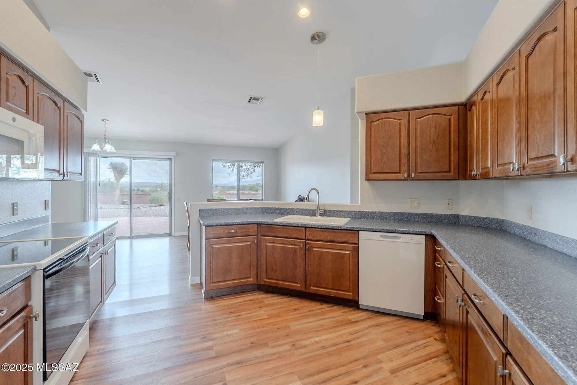 Property Slideshow image 7 of 26 | 1493 w hidden crest ct, Green Valley, AZ, 85622