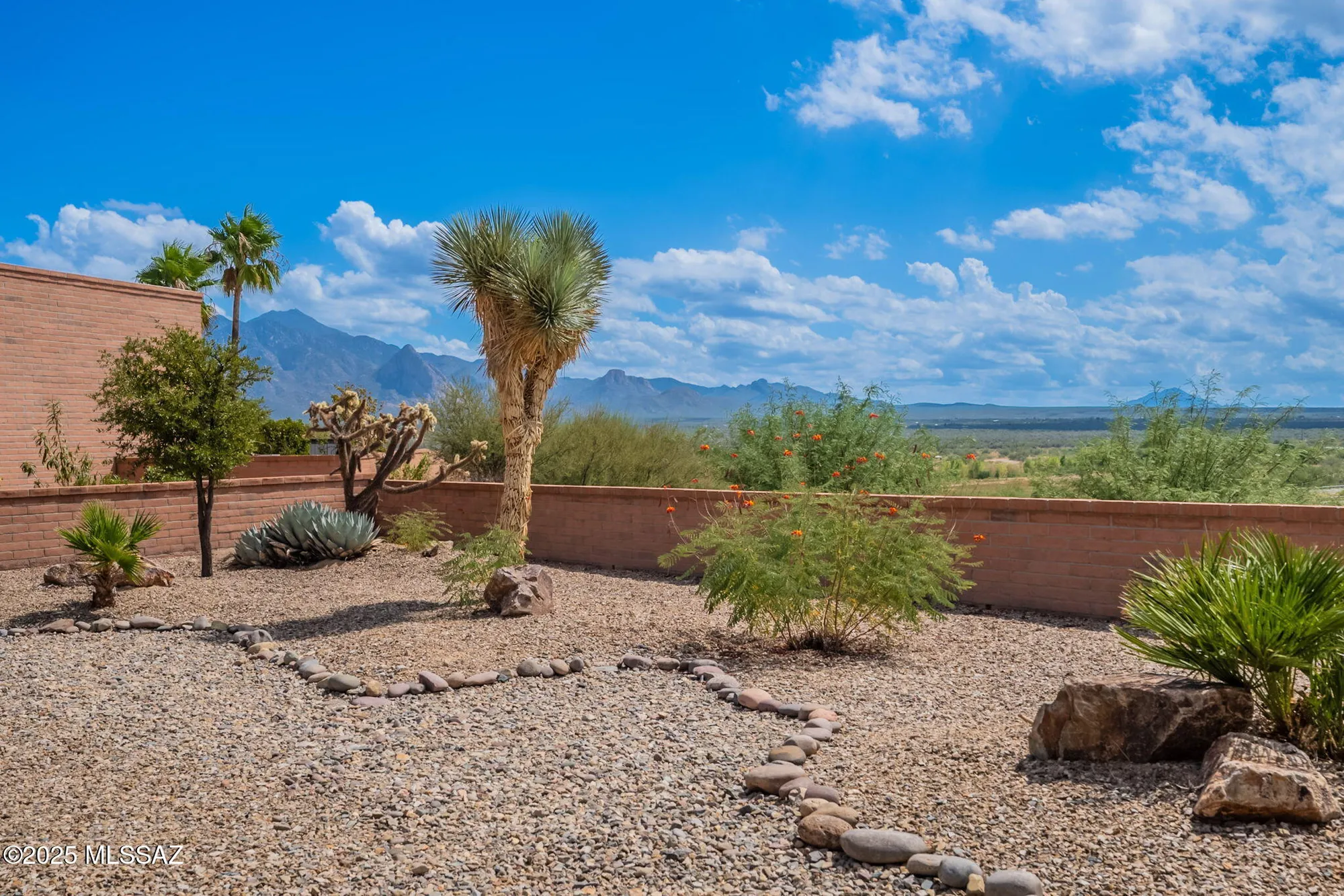 Property Slideshow image 1 of 26 | 1493 w hidden crest ct, Green Valley, AZ, 85622