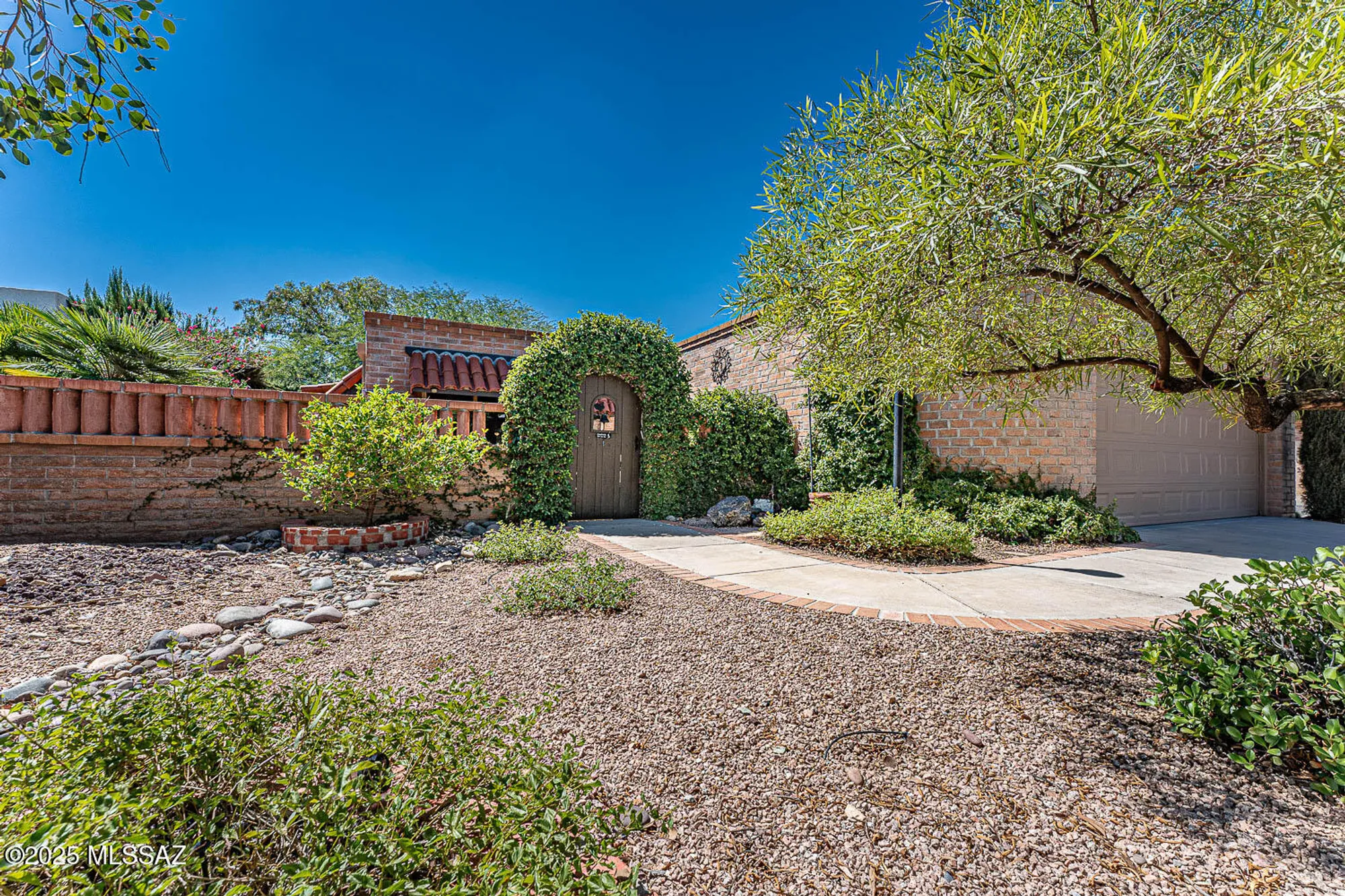 Property Slideshow image 1 of 36 | 1689 w calle hacienda, Green Valley, AZ, 85622