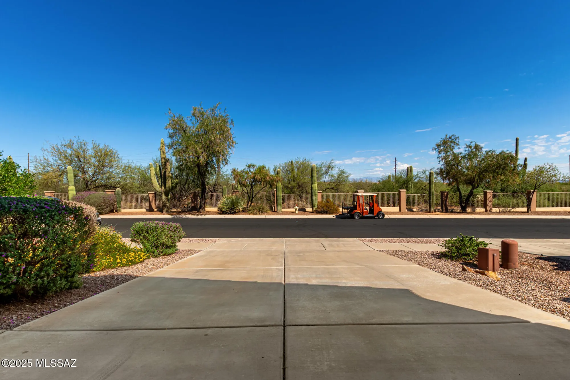 Property Slideshow image 4 of 49 | 275 w calle moncayo, Sahuarita, AZ, 85629