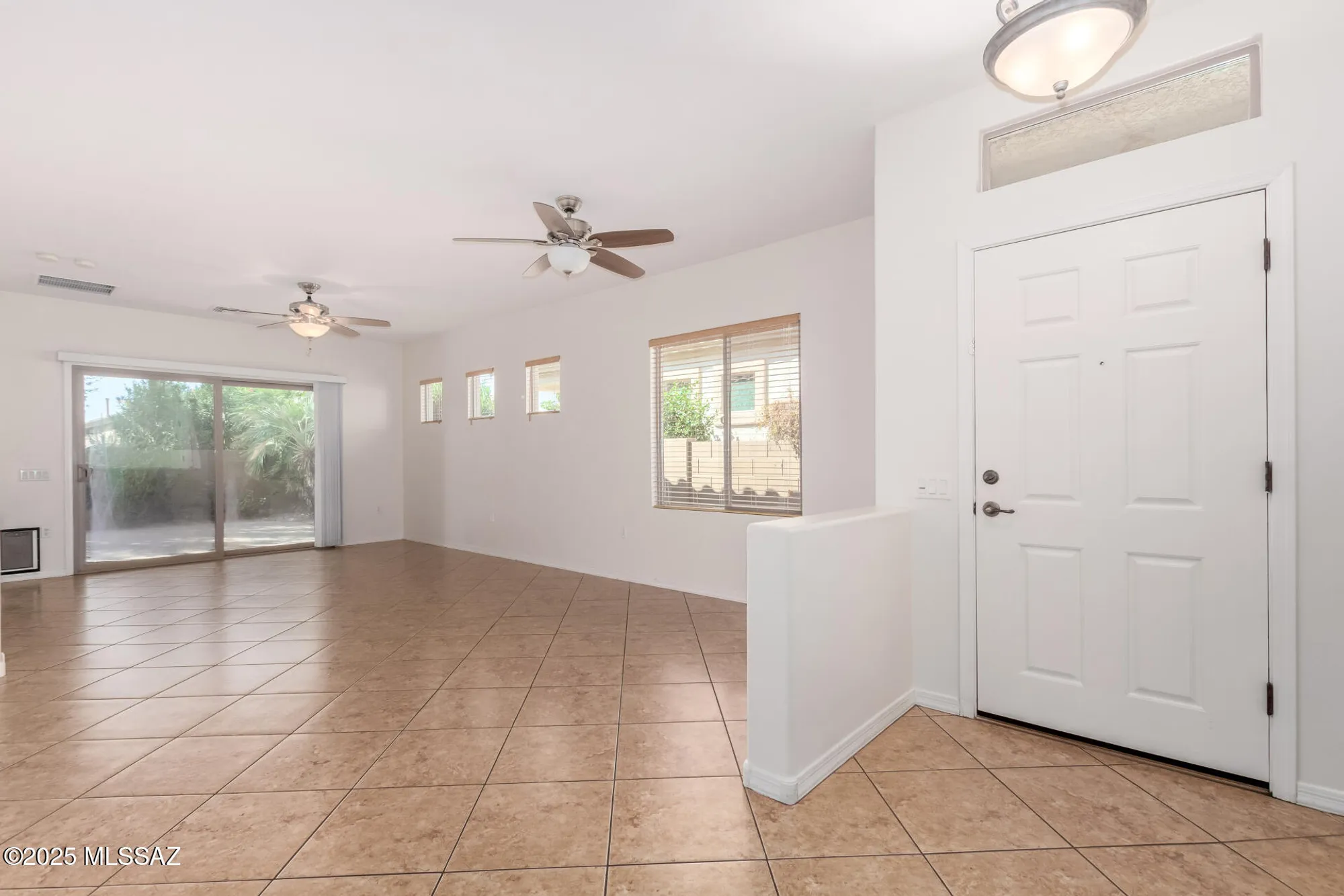 Property Slideshow image 5 of 49 | 275 w calle moncayo, Sahuarita, AZ, 85629